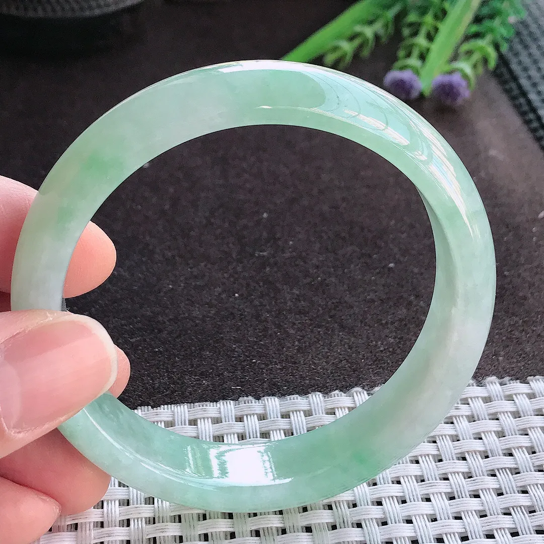 实拍A货翡翠58.5/13.9/7.5老坑秀气冰润冰晴绿手镯宽边玉镯手环