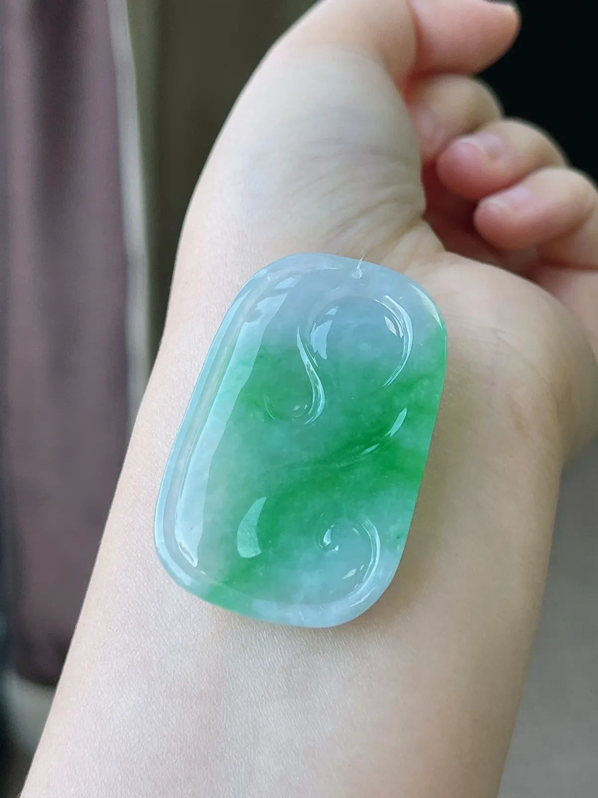 翡翠冰糯种飘绿吊坠