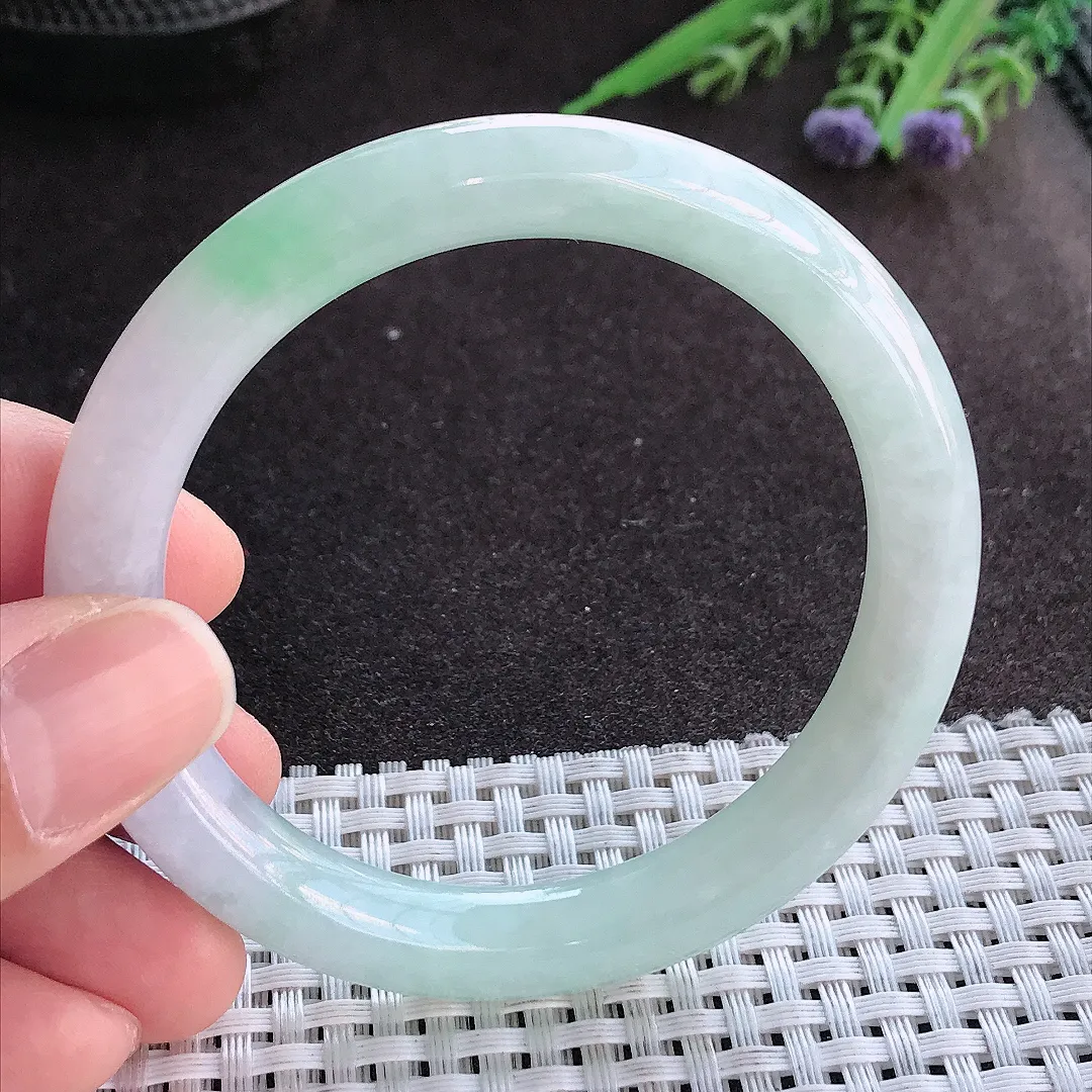实拍A货翡翠55/8.8老坑清秀温润浅绿色圆条手镯玉镯手环