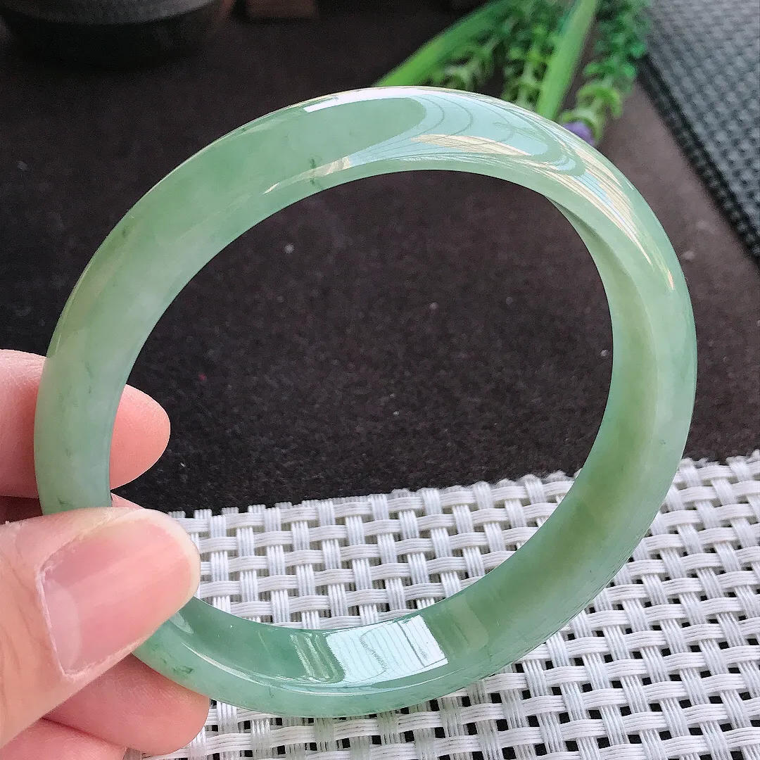 实拍A货翡翠65.5/13.5/7.5老坑冰胶满油绿手镯大圈口宽边玉镯手环