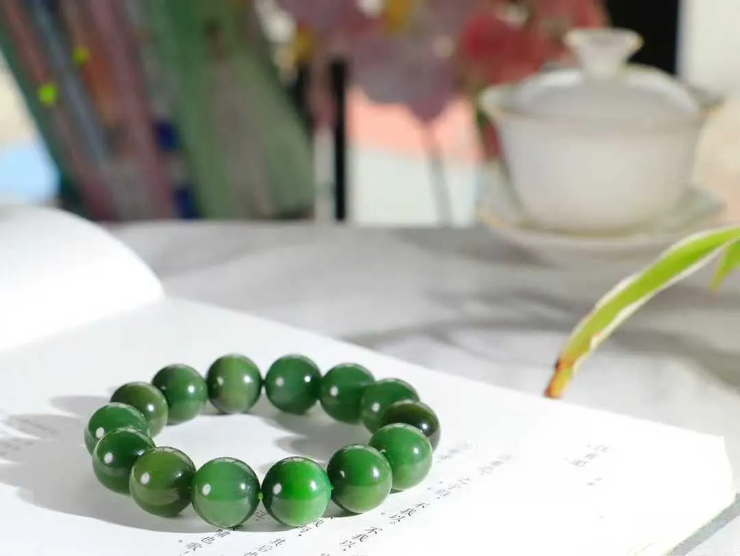 【玉润心田.福运绵延.手串】

精品和田玉碧玉猫眼圆珠手串，承载着千年玉文化的深厚底蕴，寓意吉祥如意