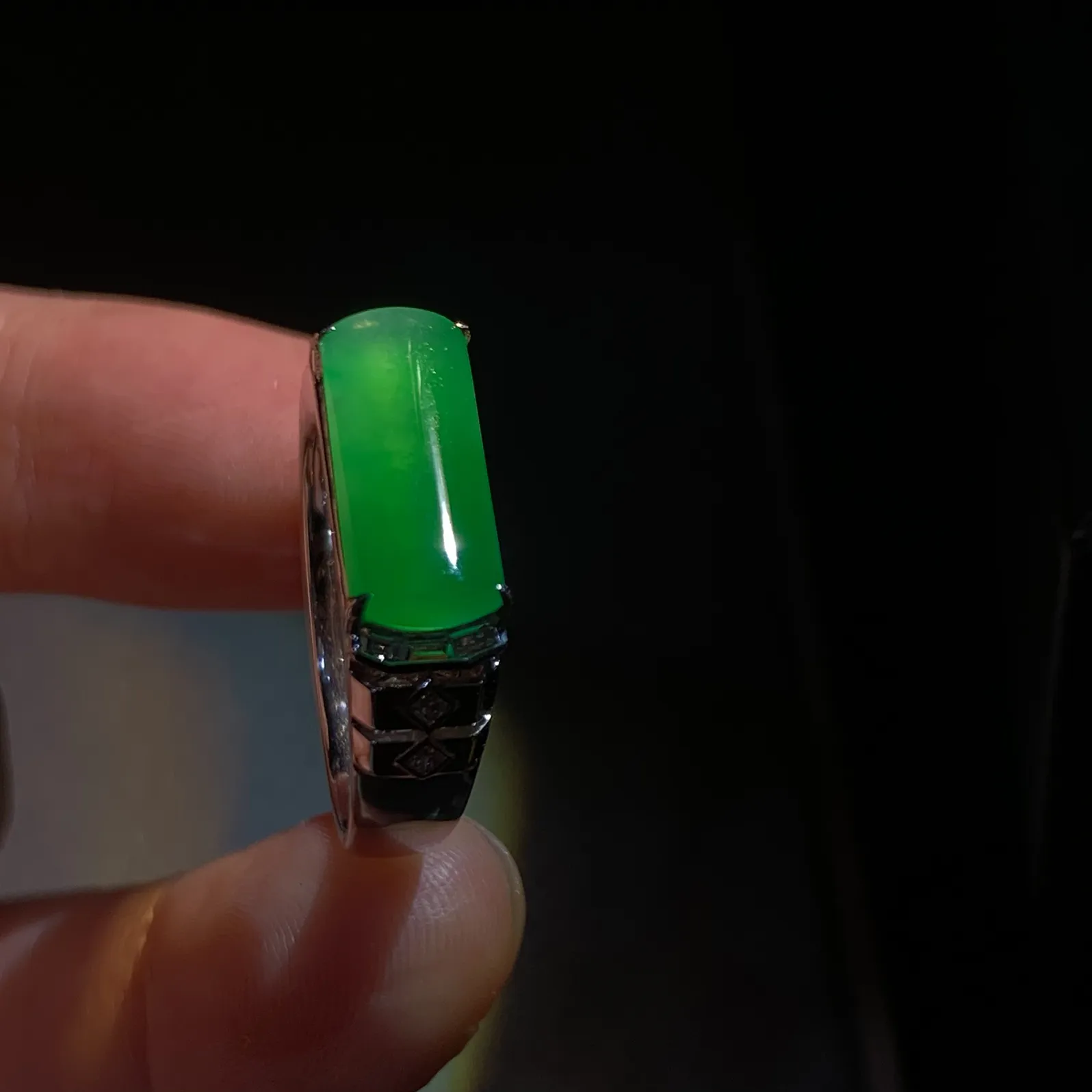 马鞍戒指，裸石14-6.2-3mm
5g，圈口内径18.5mm，18#，
18K金，南非钻，