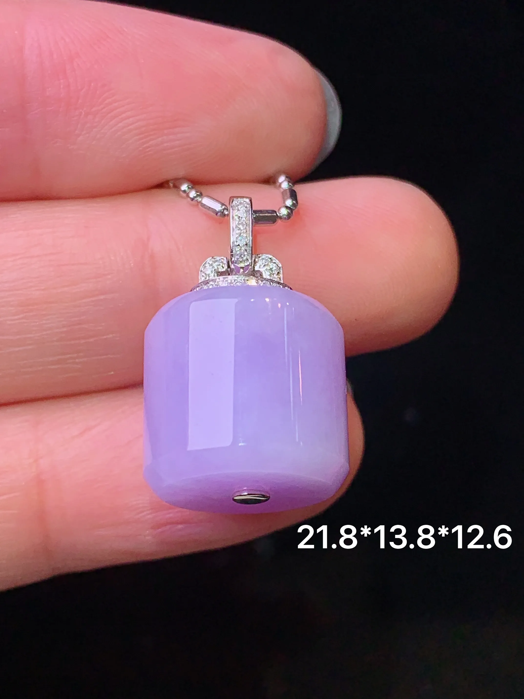 18k金钻镶嵌紫罗兰路路通吊坠 玉质细腻 色泽艳丽清新 整体尺寸21.8*13.8*12.6