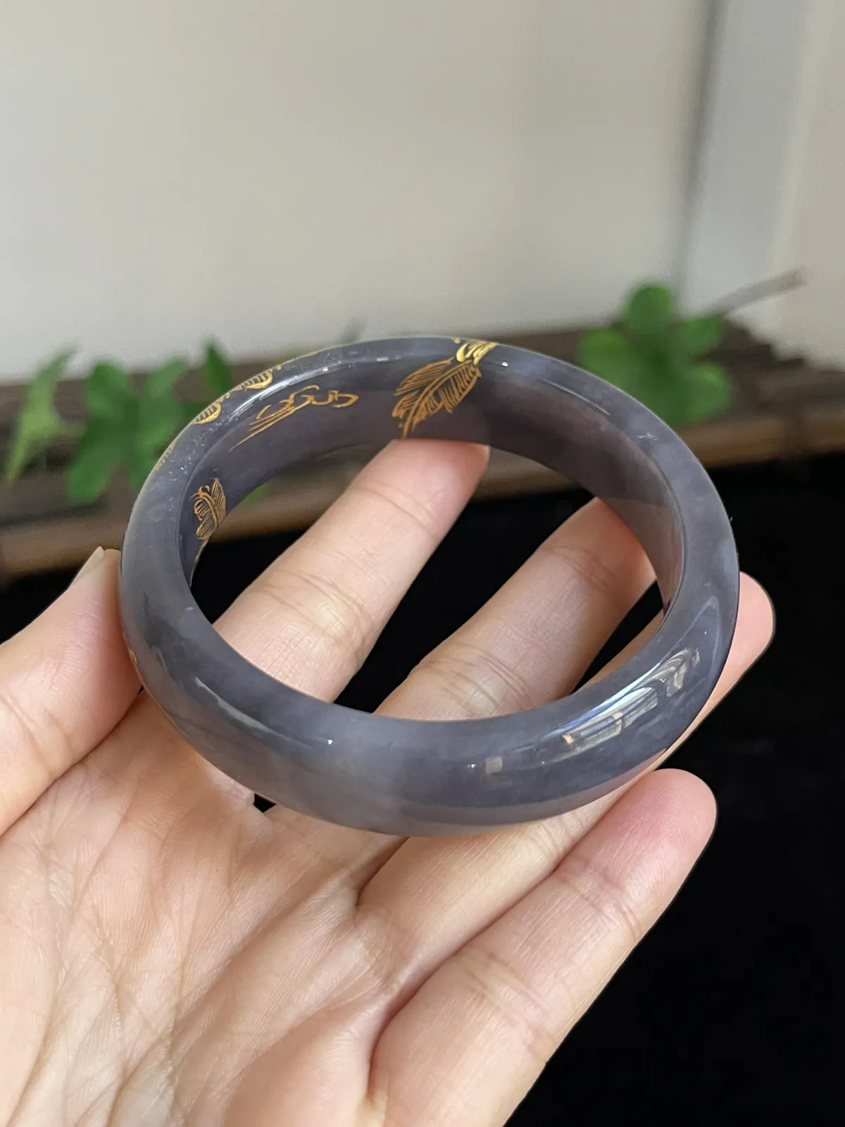 正圈55.4圈口，和田玉手镯，表面颜色为人工绘制