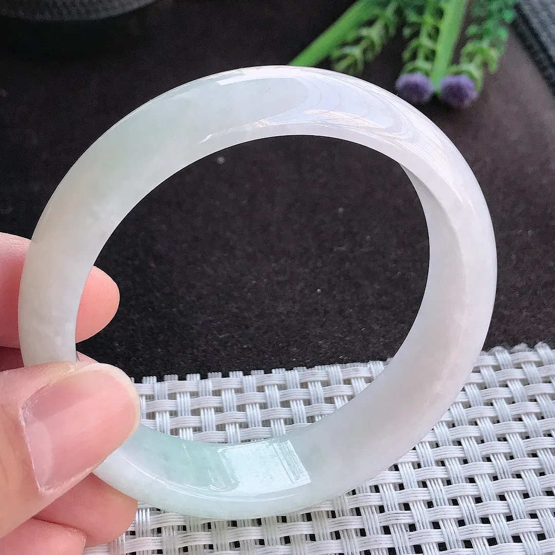 实拍A货翡翠59/15.5/7.5老坑秀气冰润浅绿手镯宽边玉镯手环