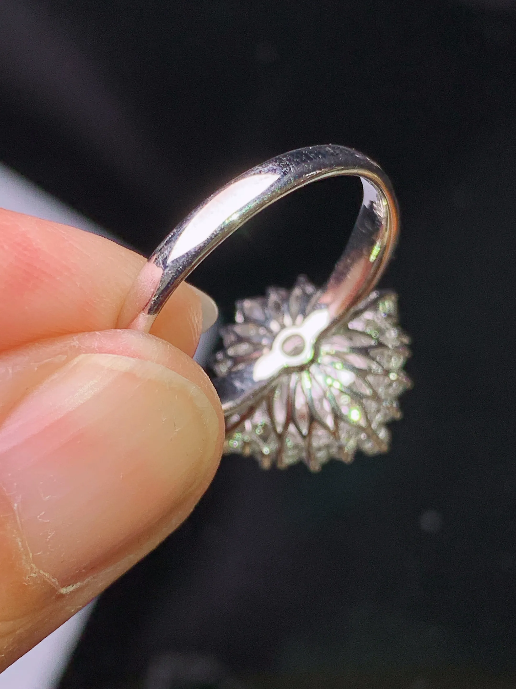 18k金钻镶嵌满绿蛋面戒指 玉质细腻 色泽艳丽清新 圈口14 整体尺寸14.5*15*11