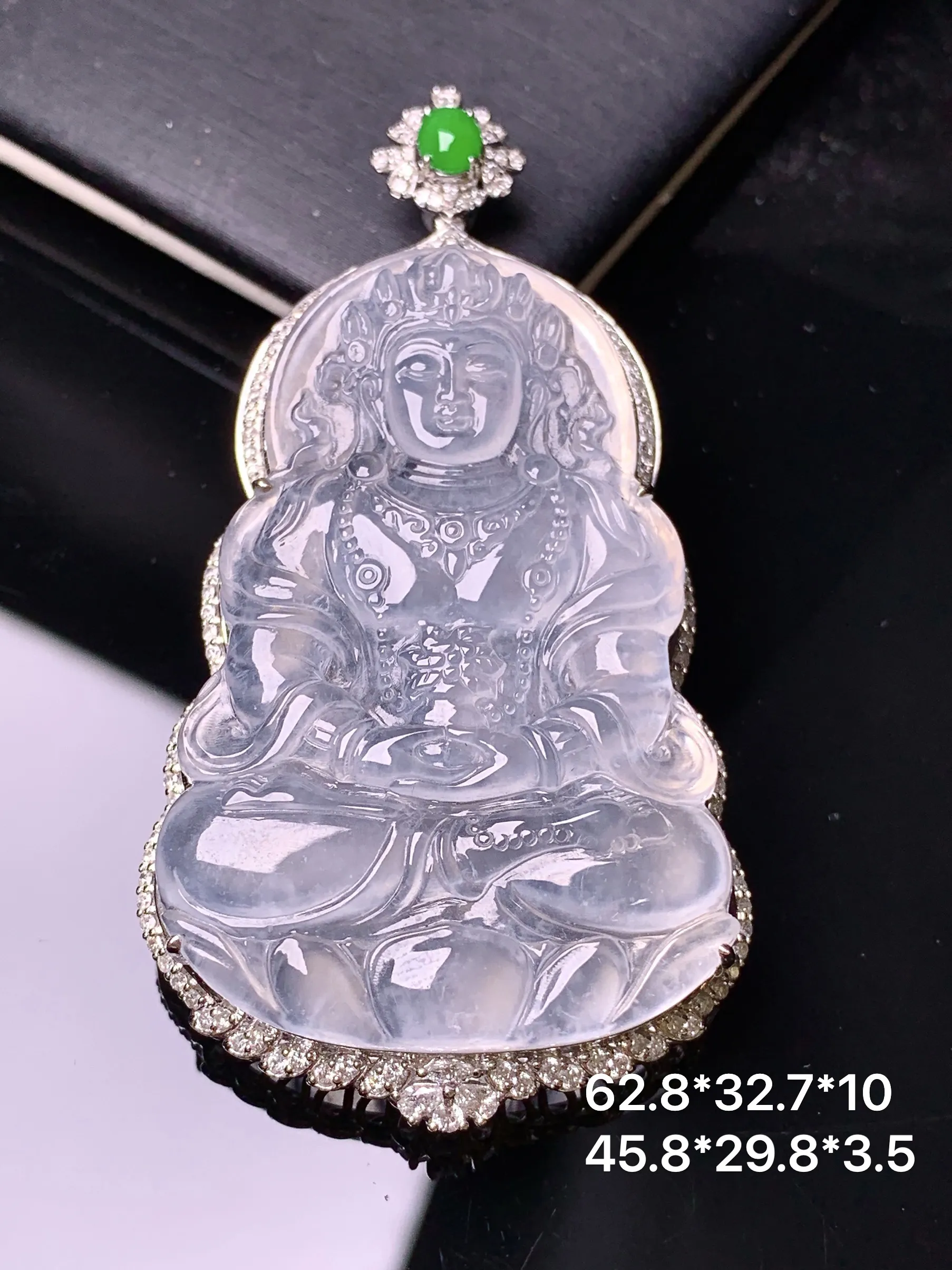 18k金钻镶嵌冰种度母观音菩萨吊坠 玉质细腻 色泽艳丽清新 整体尺寸62.8*32.7*10