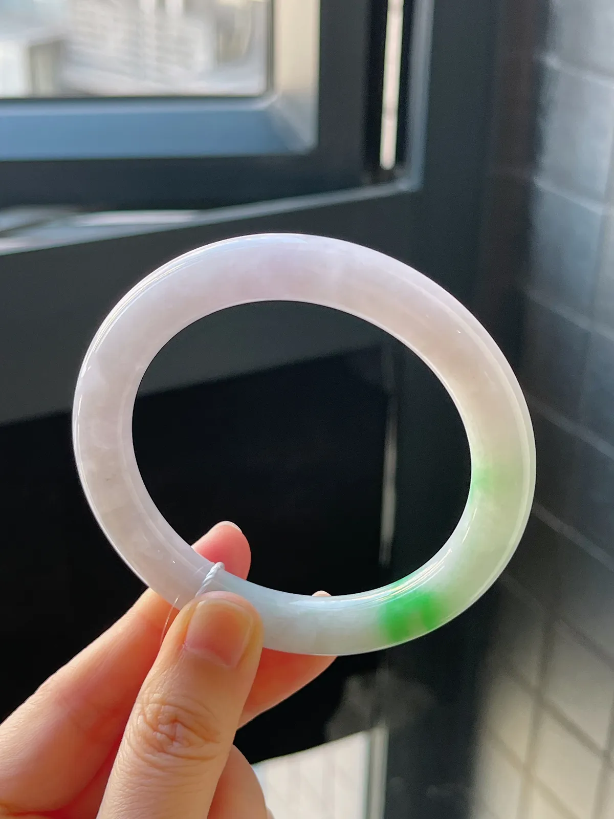 圆镯57圈口，翡翠糯化种飘绿手镯