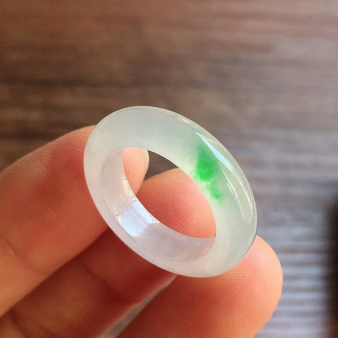 冰飘绿戒圈，指环，冰冰润润，玉质细腻，种水足，By2 圈口14 尺寸5.1*3.9