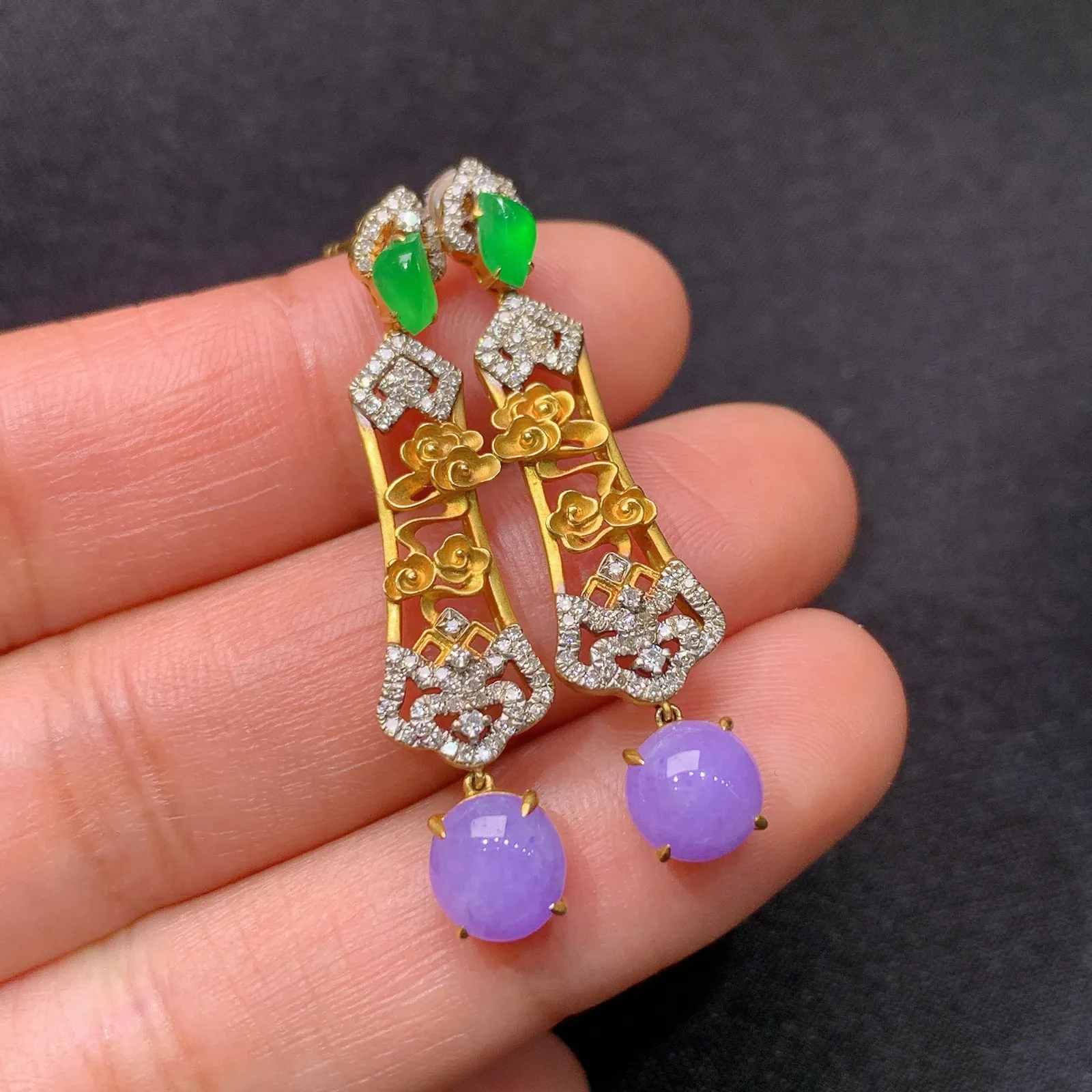 紫罗兰蛋面耳坠，18k金镶嵌，温润细腻，颜色浓郁，Of 尺寸37.5*8.5*5.3