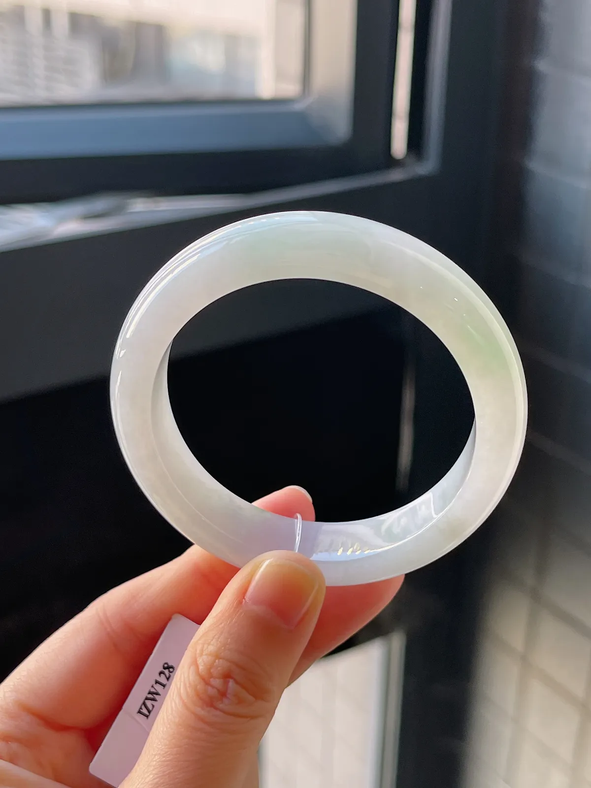 正圈51.5圈口，翡翠冰糯种淡绿色手镯