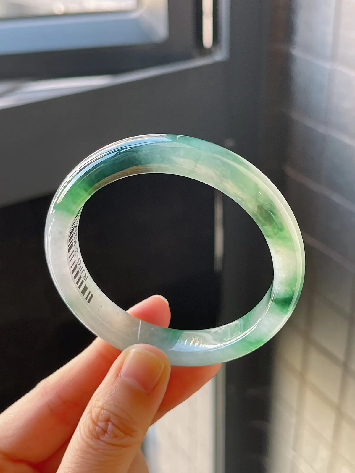 正圈53.6圈口，翡翠冰糯种飘绿手镯