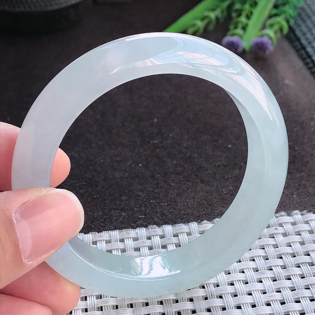 实拍A货翡翠55/12.6/8.8老坑冰透果冻胶冰纯月光白手镯宽边玉镯手环