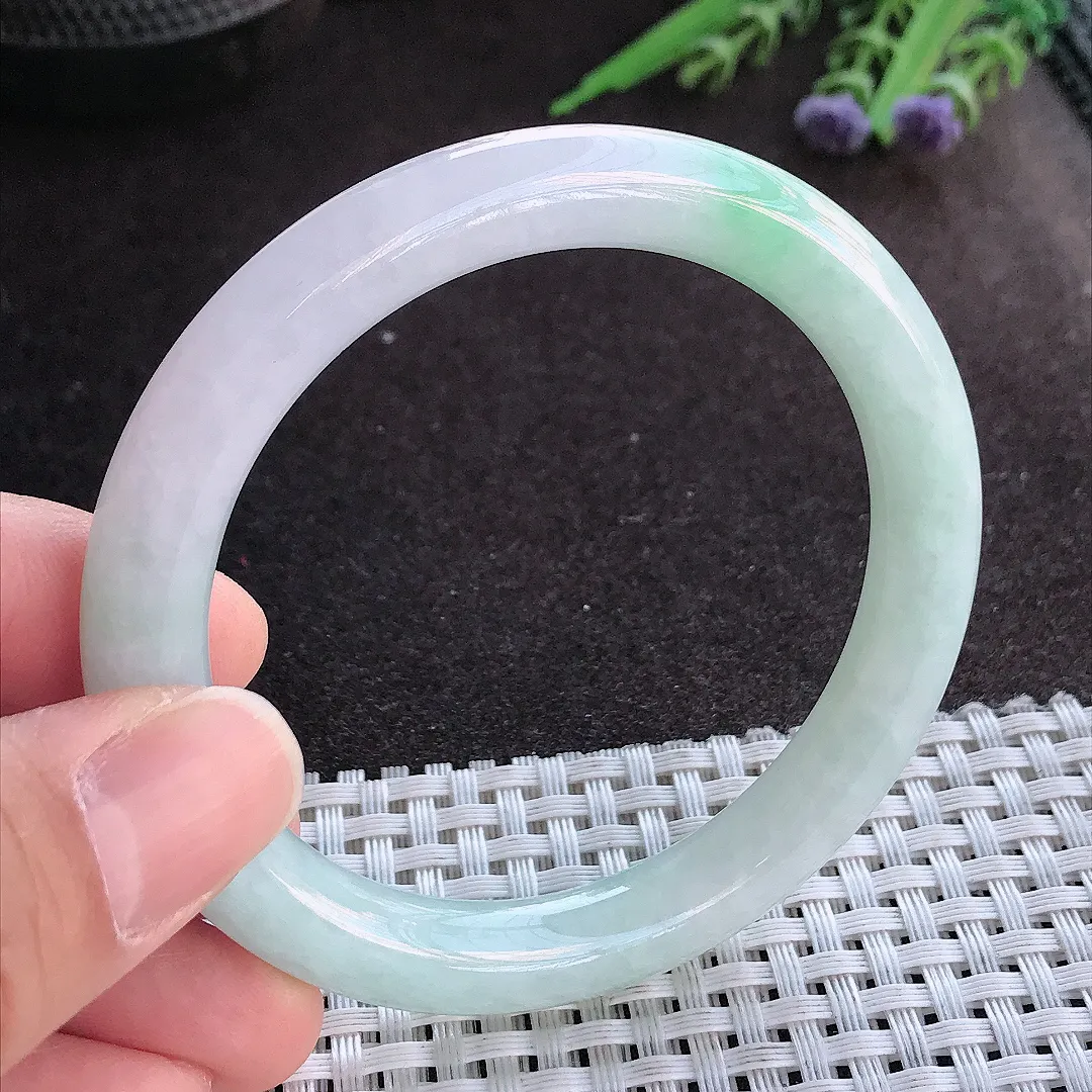 实拍A货翡翠55/8.8老坑清秀温润浅绿色圆条手镯玉镯手环