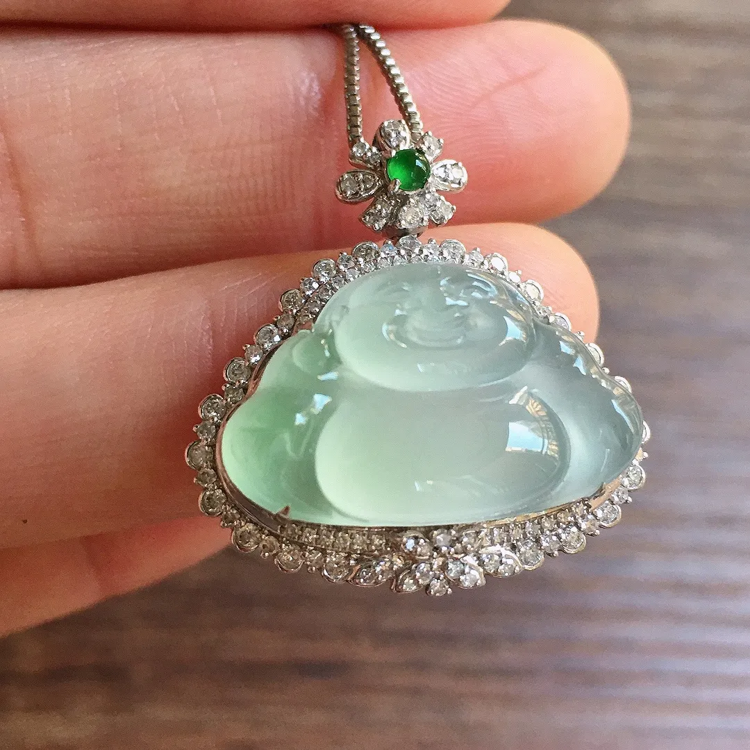 冰晴底舒佛吊坠，18k金镶嵌，冰润细腻，品相好，种水足Lj 尺寸26.4*25.3*10.7