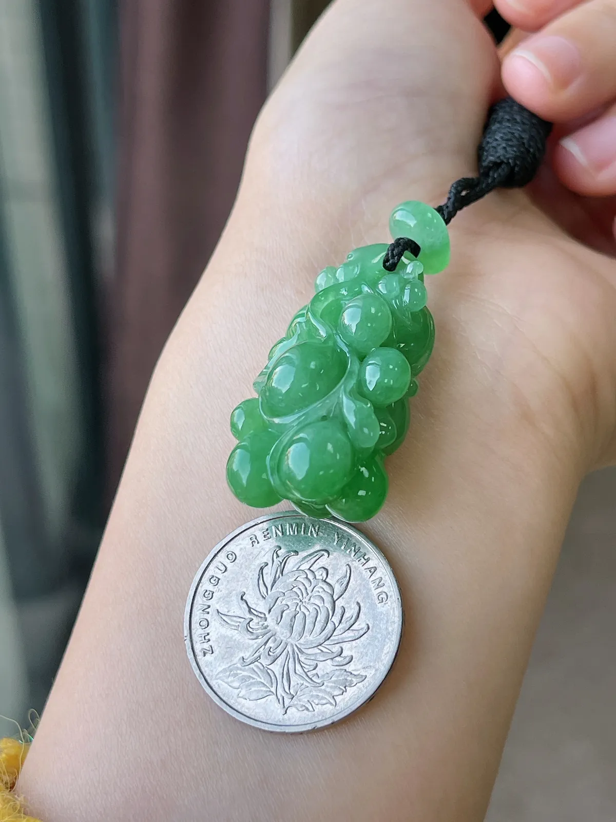 翡翠糯化种绿色吊坠