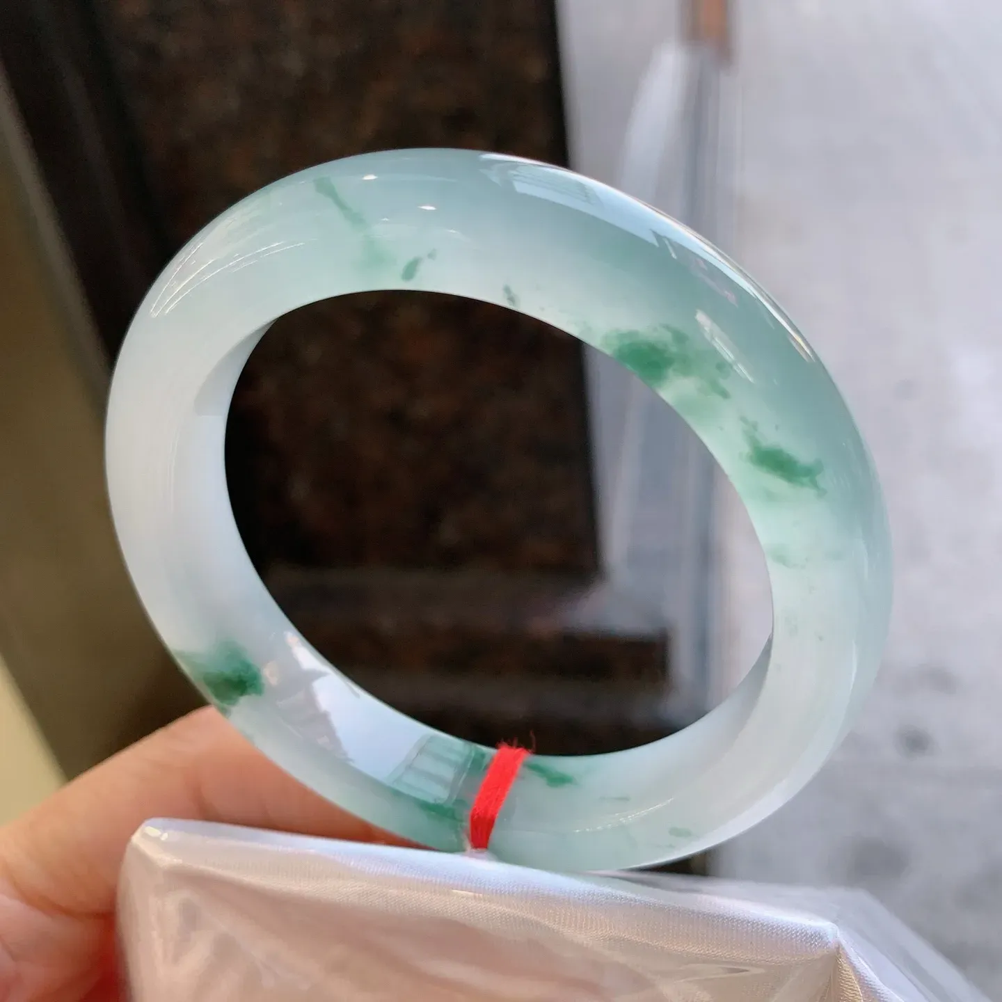 正圈表冰飘花 无瑕 尺寸：59.4/12.5/10 大圈口