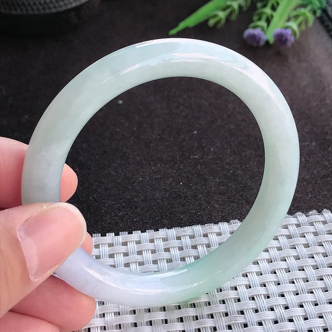 实拍A货翡翠55/8.8老坑清秀温润浅绿色圆条手镯玉镯手环