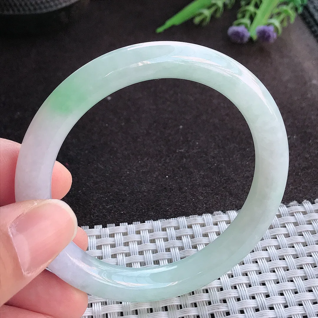 实拍A货翡翠55/8.8老坑清秀温润浅绿色圆条手镯玉镯手环