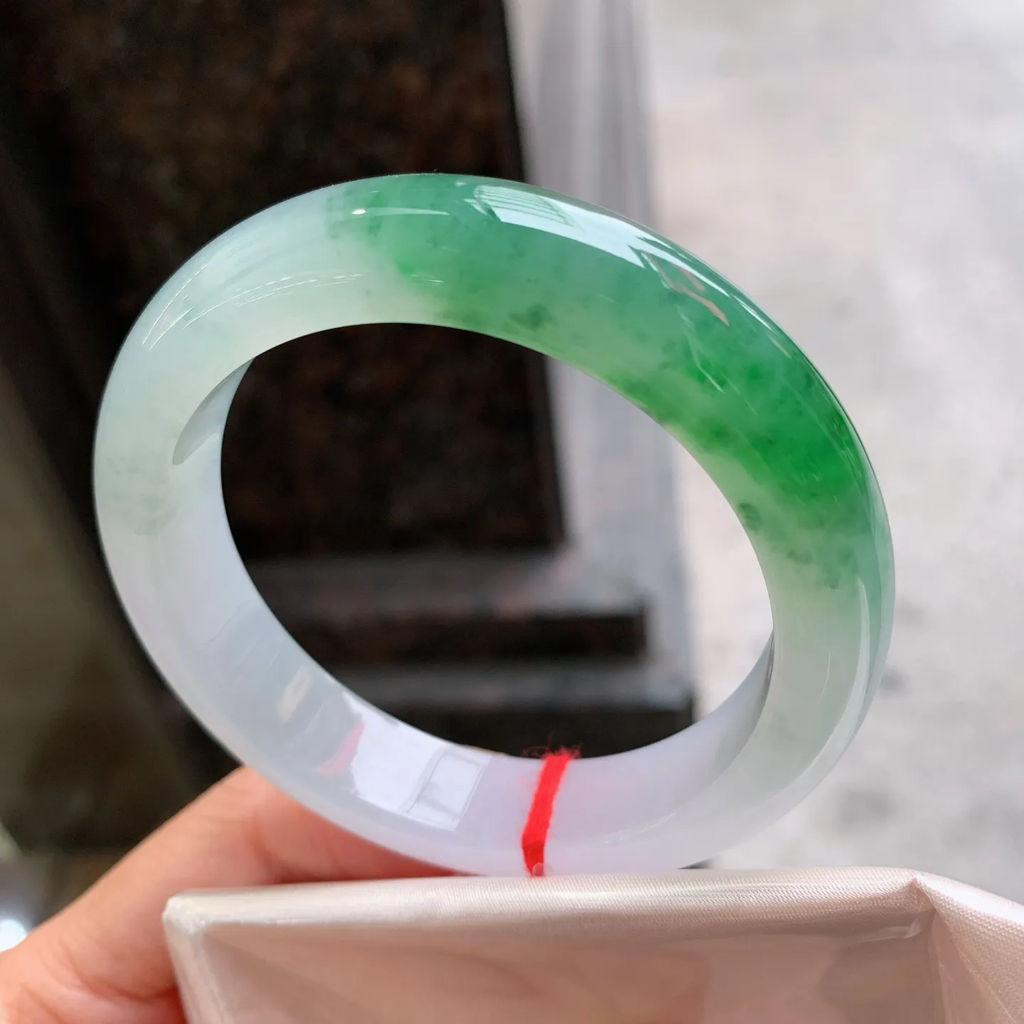 正圈冰飘绿 无瑕 尺寸：55.6/12.9/9.1 种色俱佳