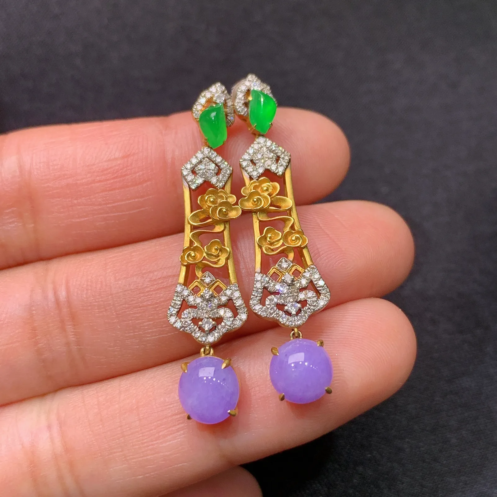 紫罗兰蛋面耳坠，18k金镶嵌，温润细腻，颜色浓郁，Of 尺寸37.5*8.5*5.3