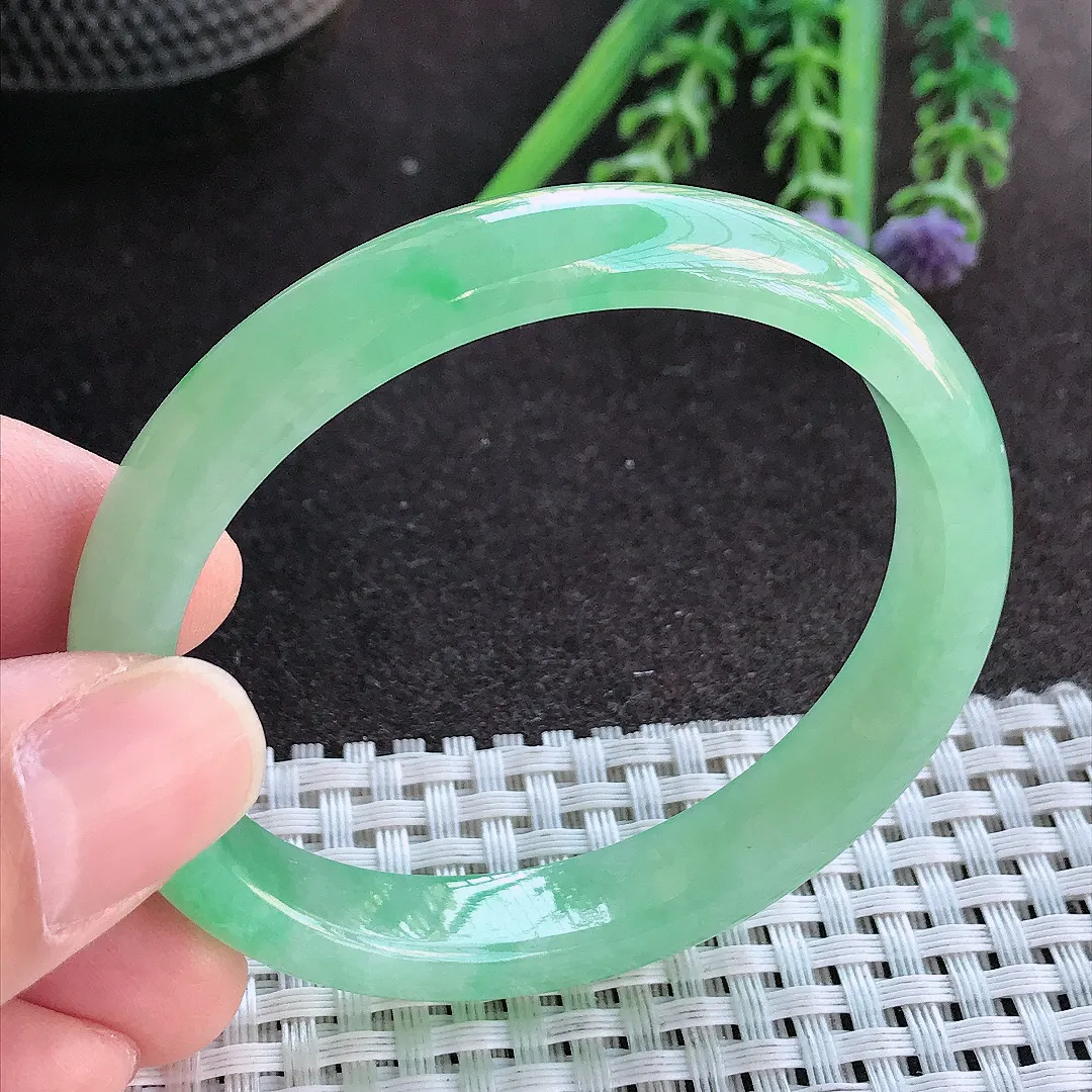 实拍A货翡翠52.5/47.8/10.2/6.5老坑冰润冰晴满甜绿贵妃手镯宽边玉镯手环