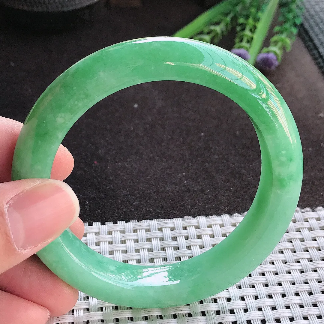 实拍A货翡翠57.8/12.6/9.6老坑精美温润满绿手镯宽边玉镯手环