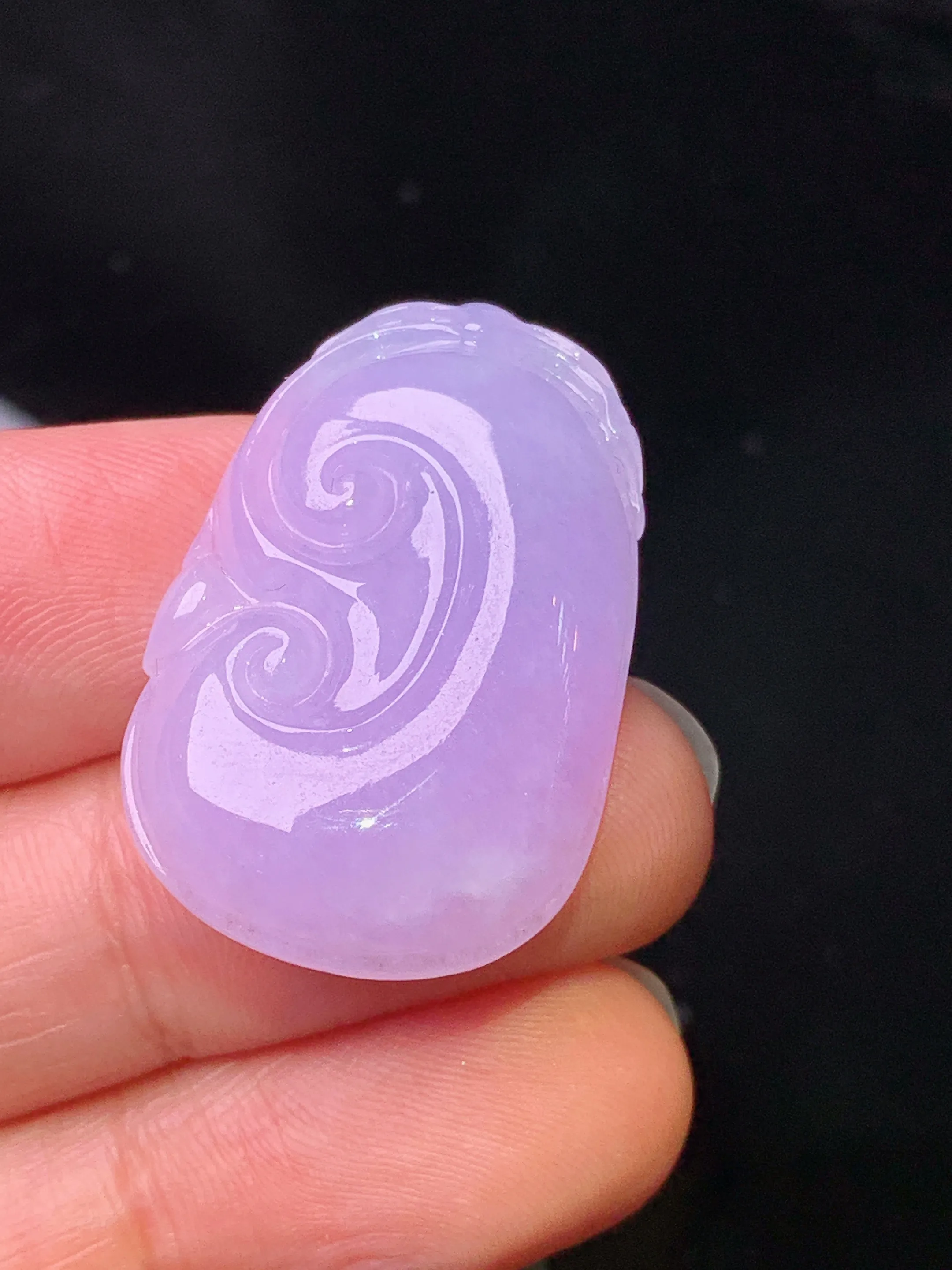 紫罗兰如意吊坠 玉质细腻 色泽艳丽清新 整体尺寸29.6*19.2*5.5