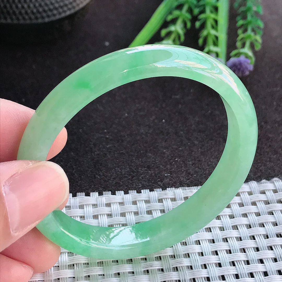 实拍A货翡翠52.5/47.8/10.2/6.5老坑冰润冰晴满甜绿贵妃手镯宽边玉镯手环