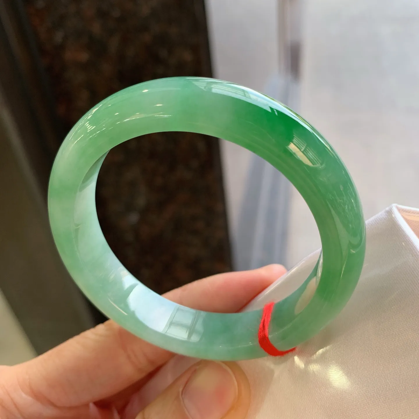 正圈飘绿 无瑕 尺寸：54.6/12.2/8.2  细腻