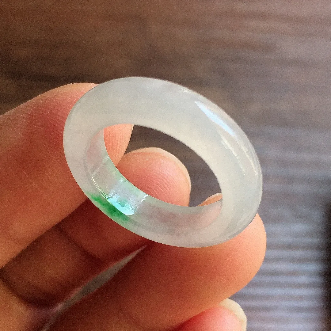 冰飘绿戒圈，指环，冰冰润润，玉质细腻，种水足，By2 圈口14 尺寸5.1*3.9
