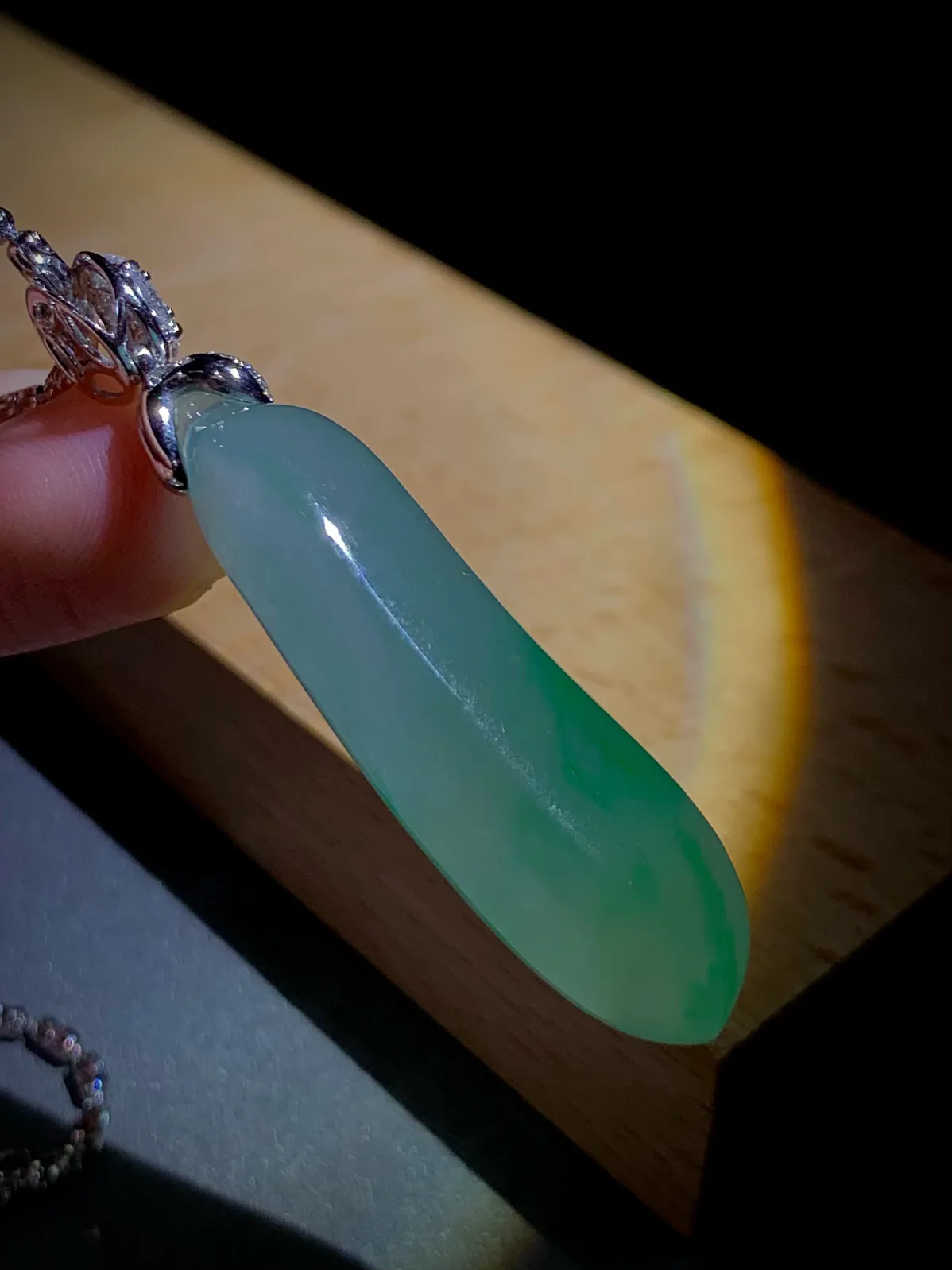 绿花福瓜，51-裸石41-19-11mm，
16g，18K金，南非钻，不配图链