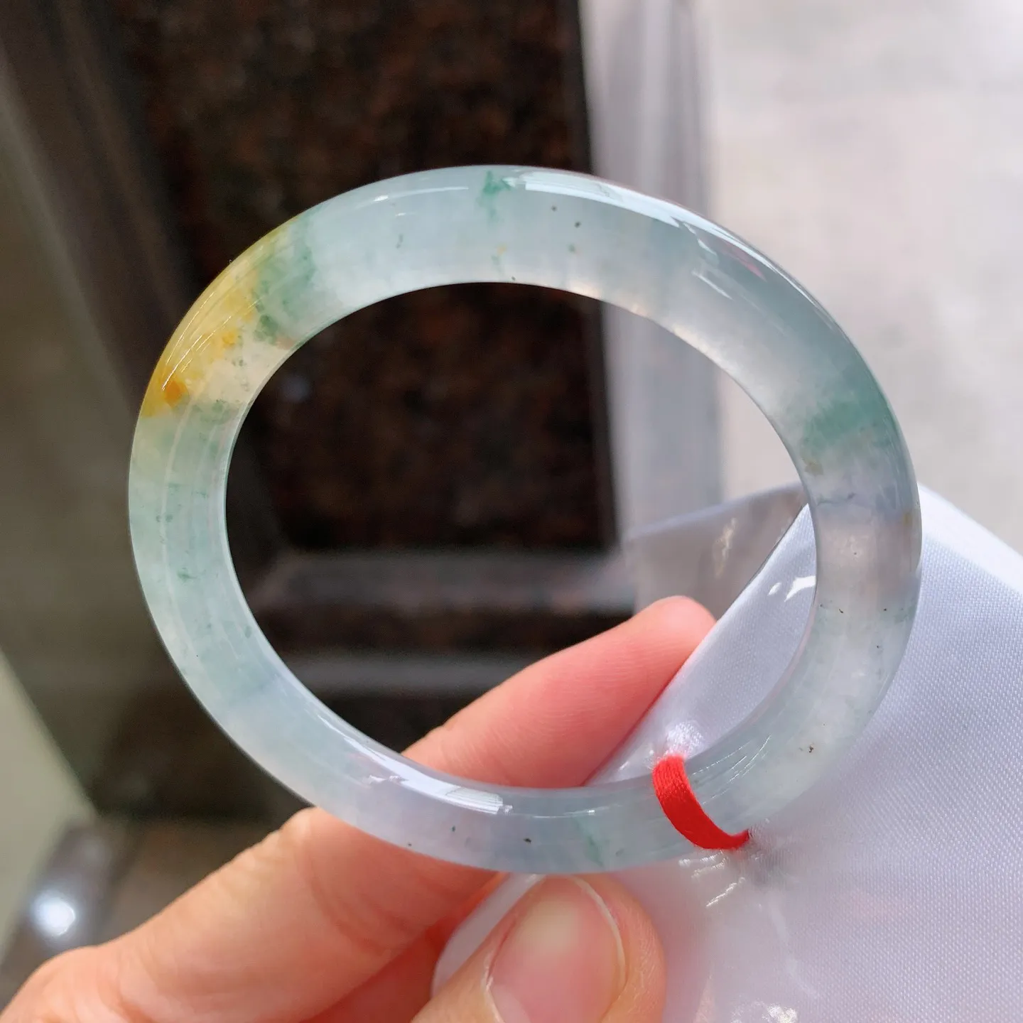 圆条冰黄翡飘花 无瑕 尺寸：51.4/8/8.2 特色料子