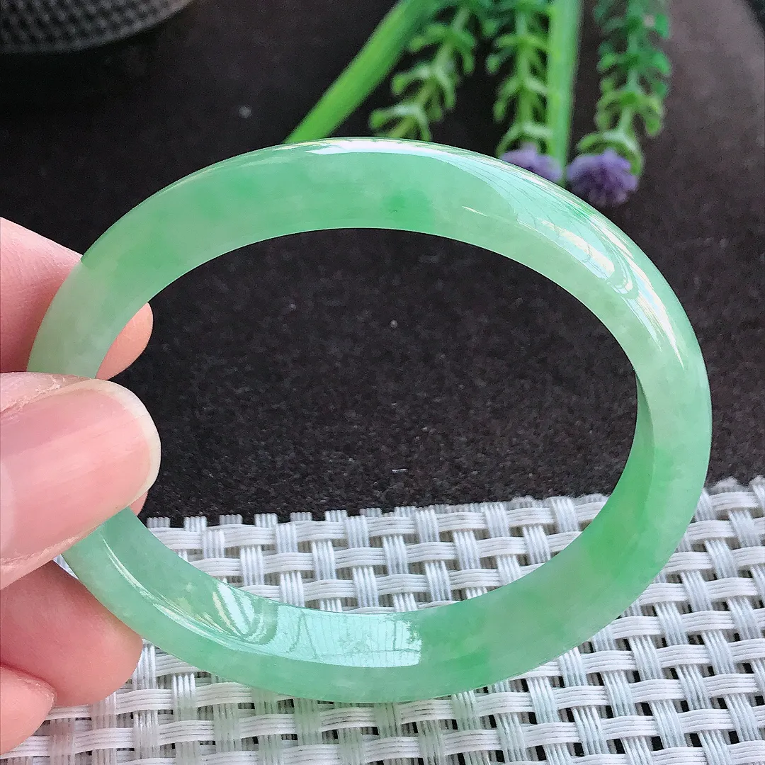 实拍A货翡翠52.5/47.8/10.2/6.5老坑冰润冰晴满甜绿贵妃手镯宽边玉镯手环