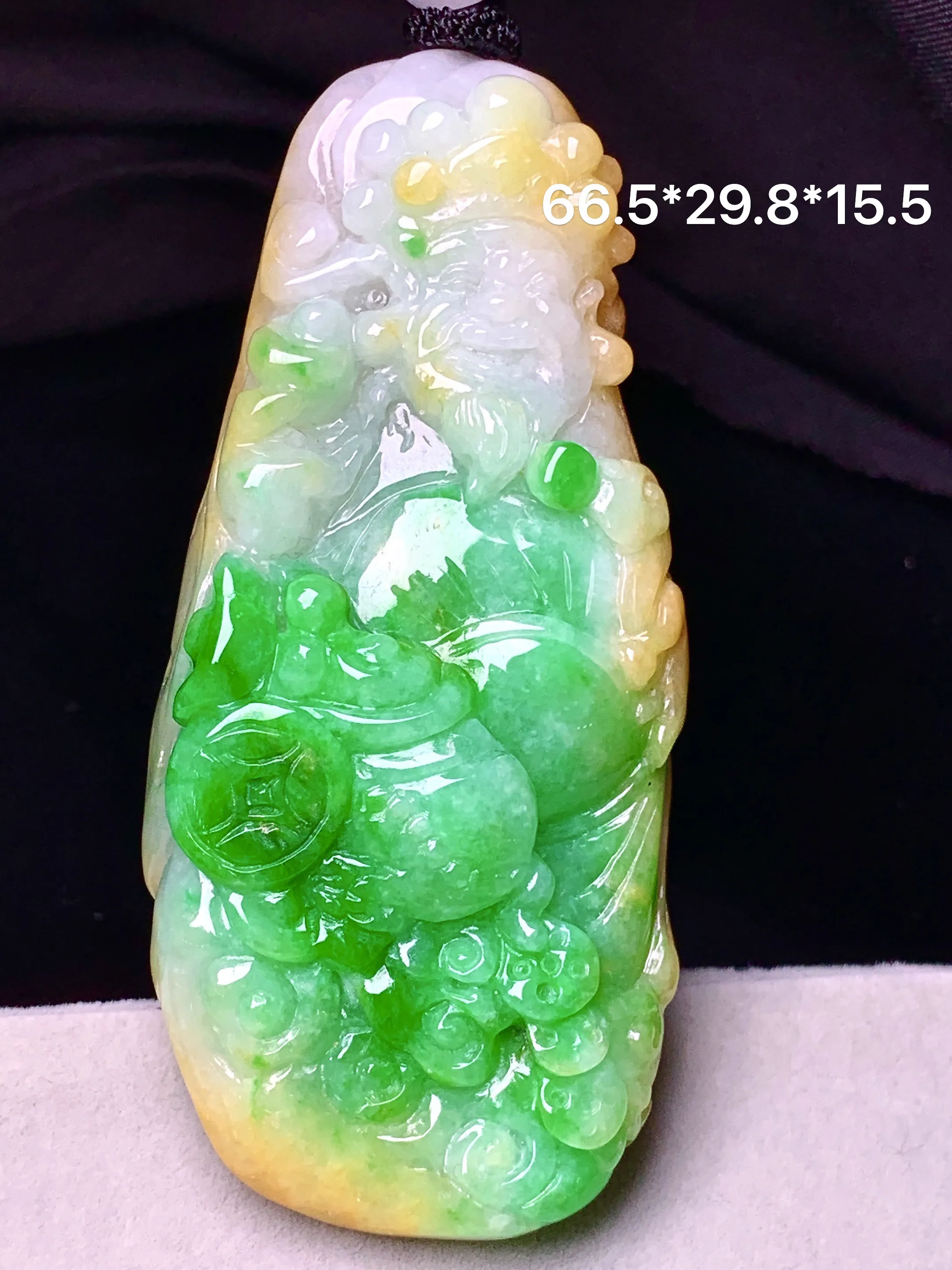 飘黄绿财神吊坠 玉质细腻 色泽艳丽清新 整体尺寸66.5*29.8*15.5