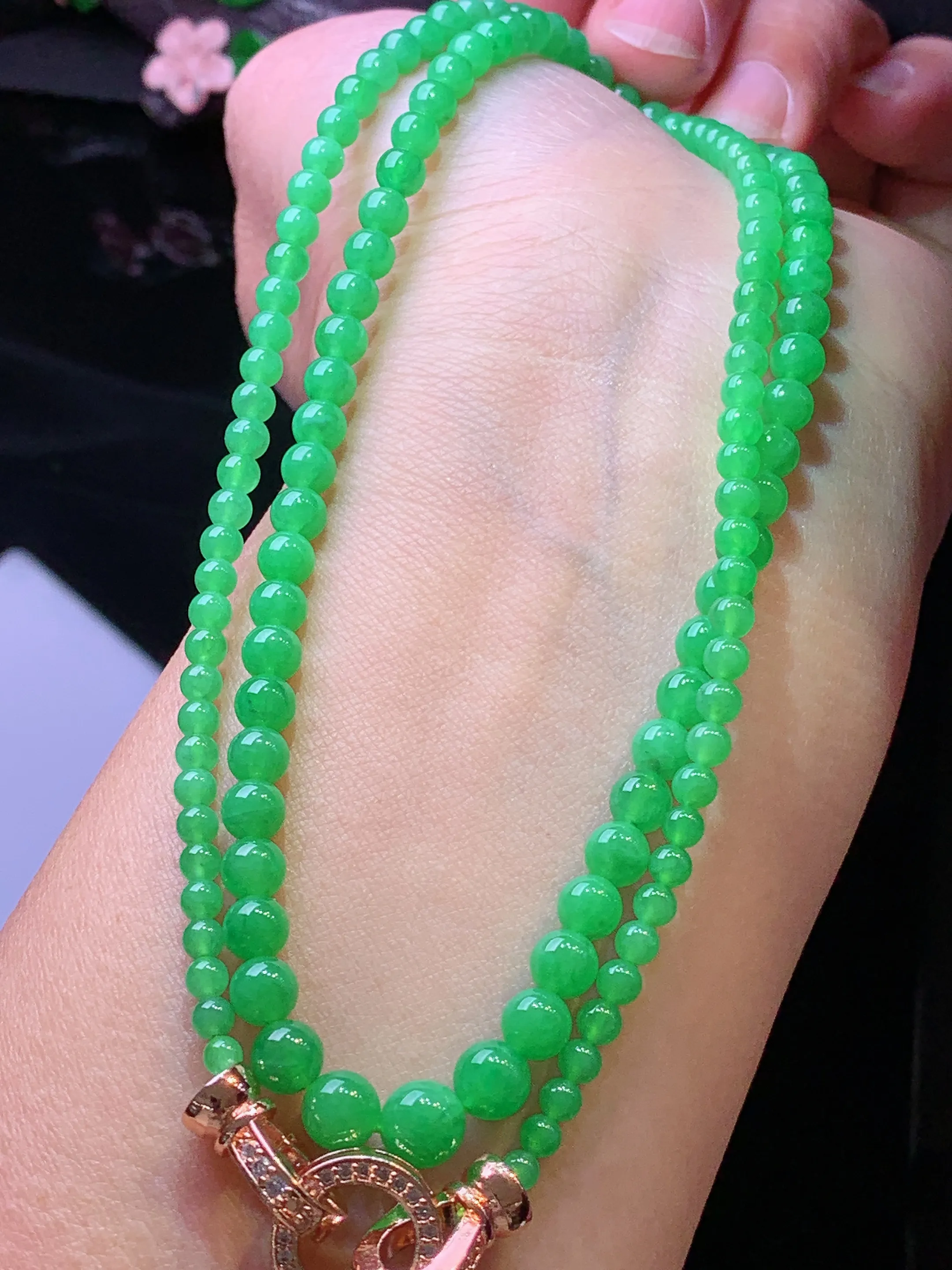 满绿圆珠项链 玉质细腻 色泽艳丽清新 整体尺寸6