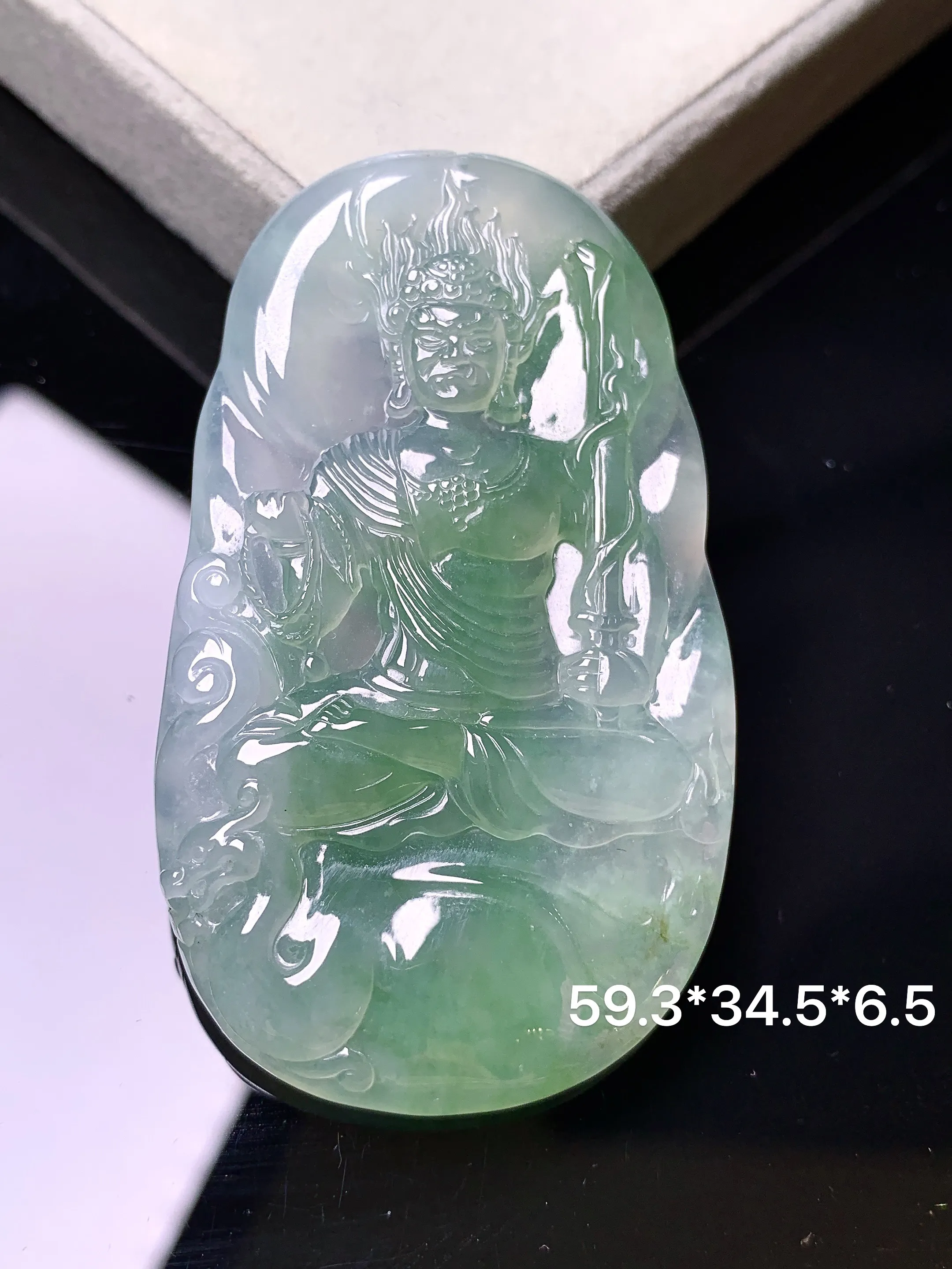 飘绿不动冥王吊坠 玉质细腻 色泽艳丽清新 整体尺寸59.3*34.5*6.5