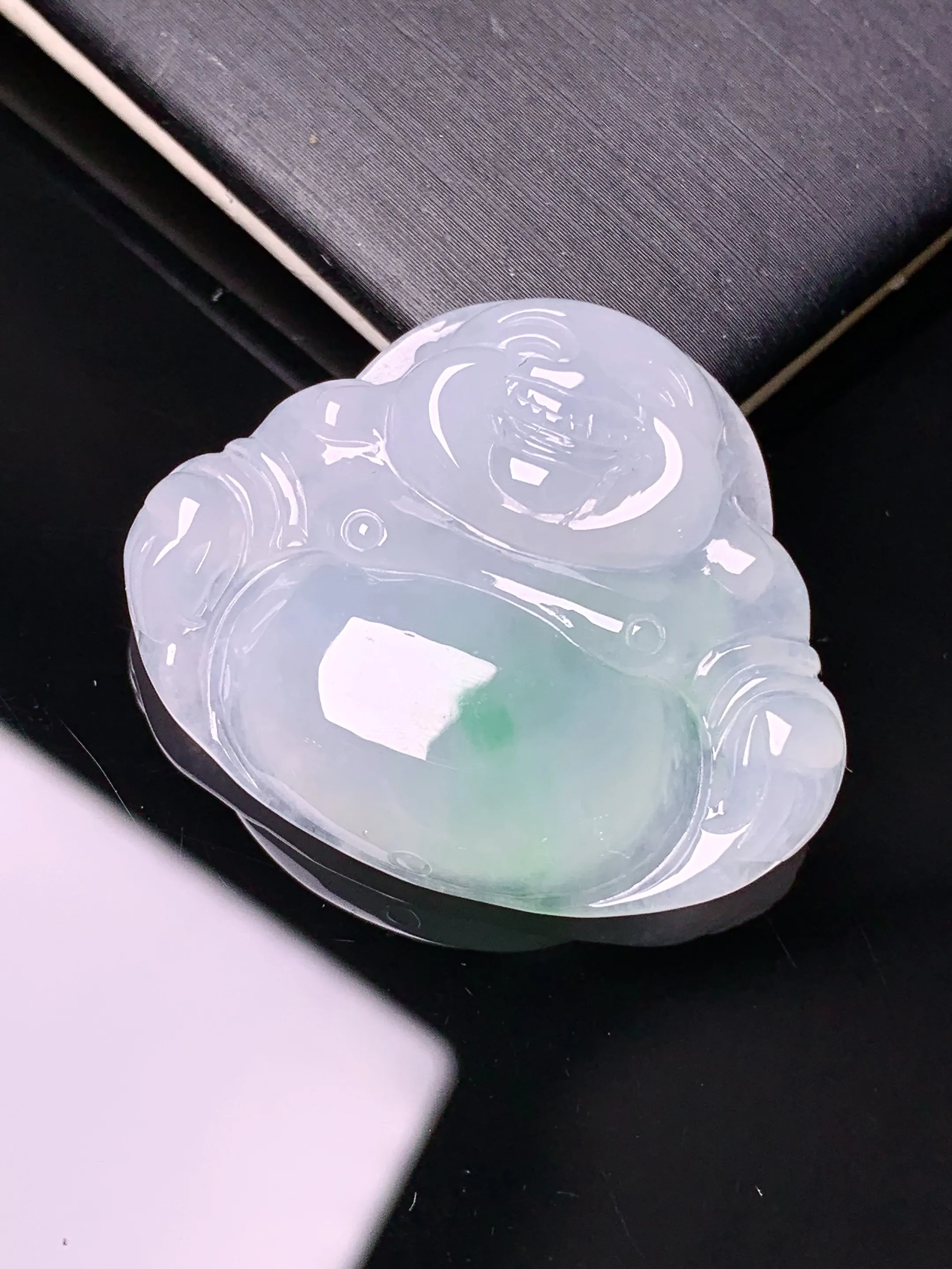 飘绿佛公吊坠 玉质细腻 色泽艳丽清新 整体尺寸28.3*34*6.8