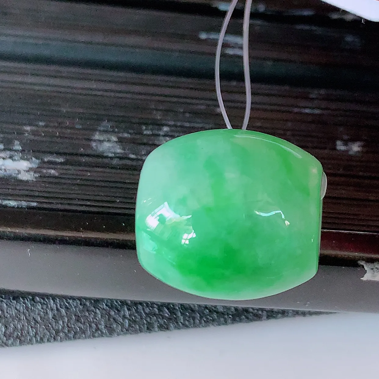 自然光实拍，冰润飘绿翡翠路路通吊坠，寓意好运连连，路路畅通，经典款式，财运滚滚，路路通，佩戴效果更好！配银链子#49.7