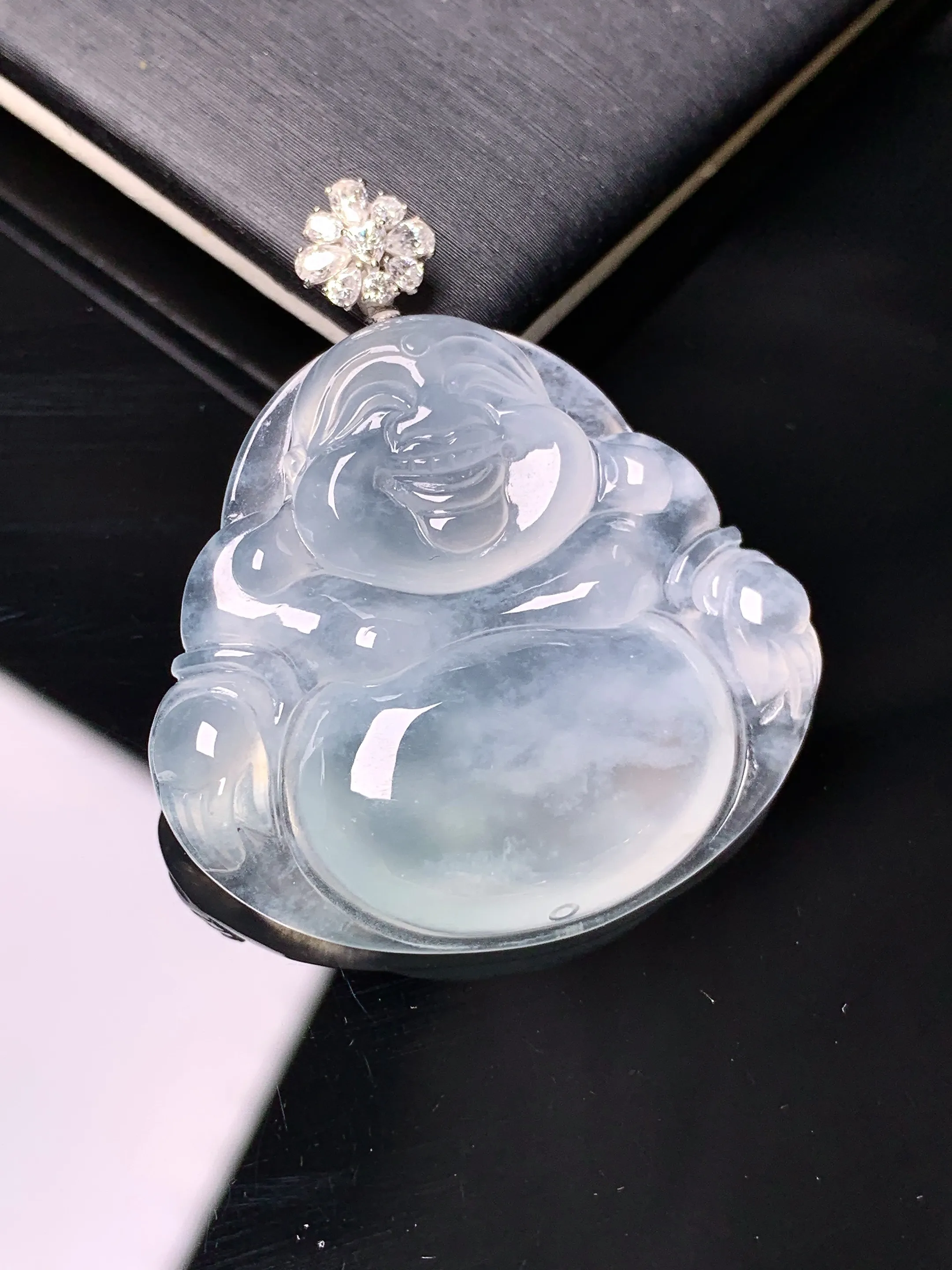 18k金莫桑钻镶嵌冰种佛公吊坠 玉质细腻 色泽艳丽清新 整体尺寸37.2*32*5.6