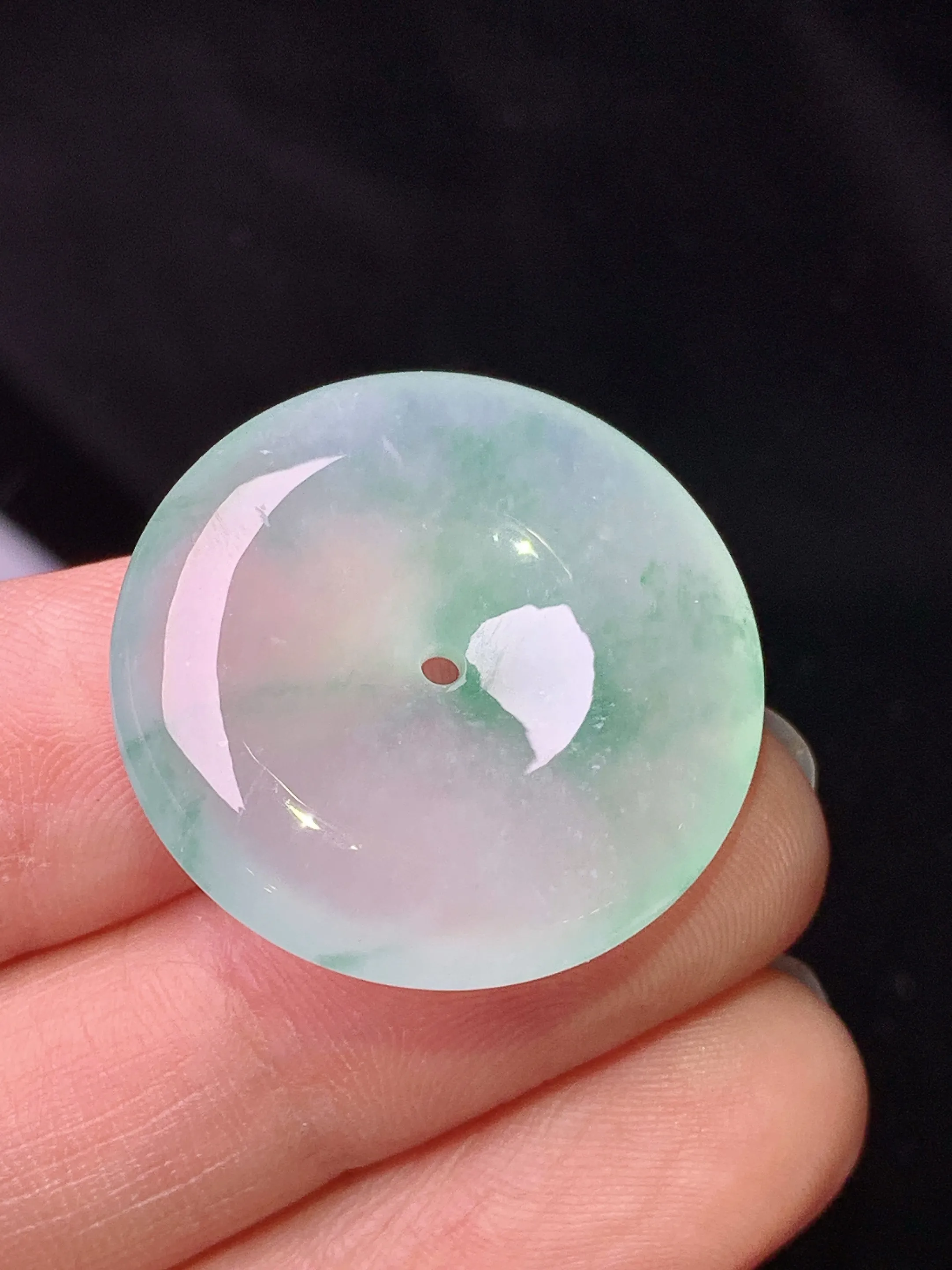 冰种飘绿平安扣吊坠 玉质细腻 色泽艳丽清新 整体尺寸25.6*6.2