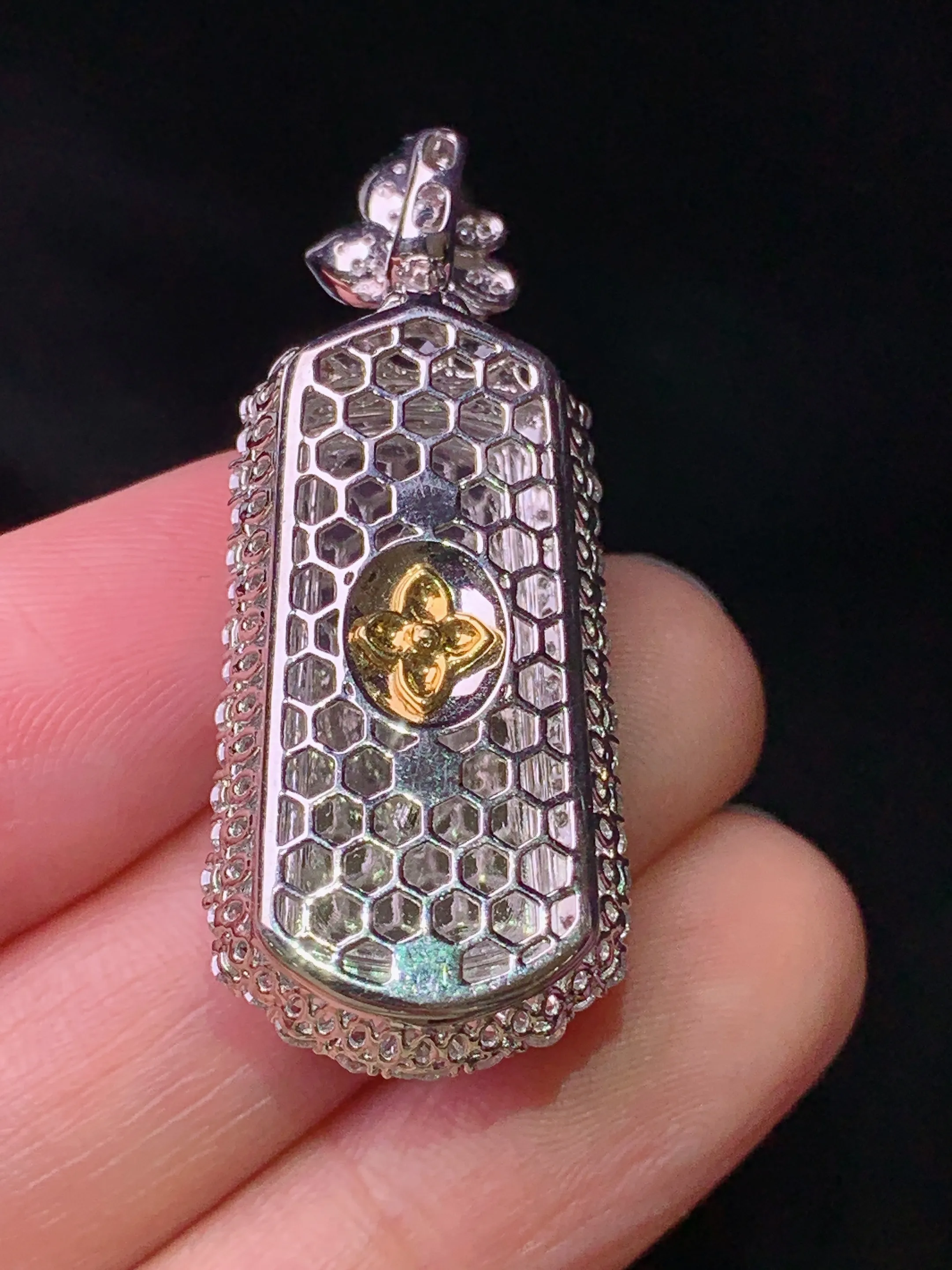 18k金钻镶嵌满绿无事牌吊坠 玉质细腻 色泽艳丽清新 整体尺寸39.3*16.2*10.2