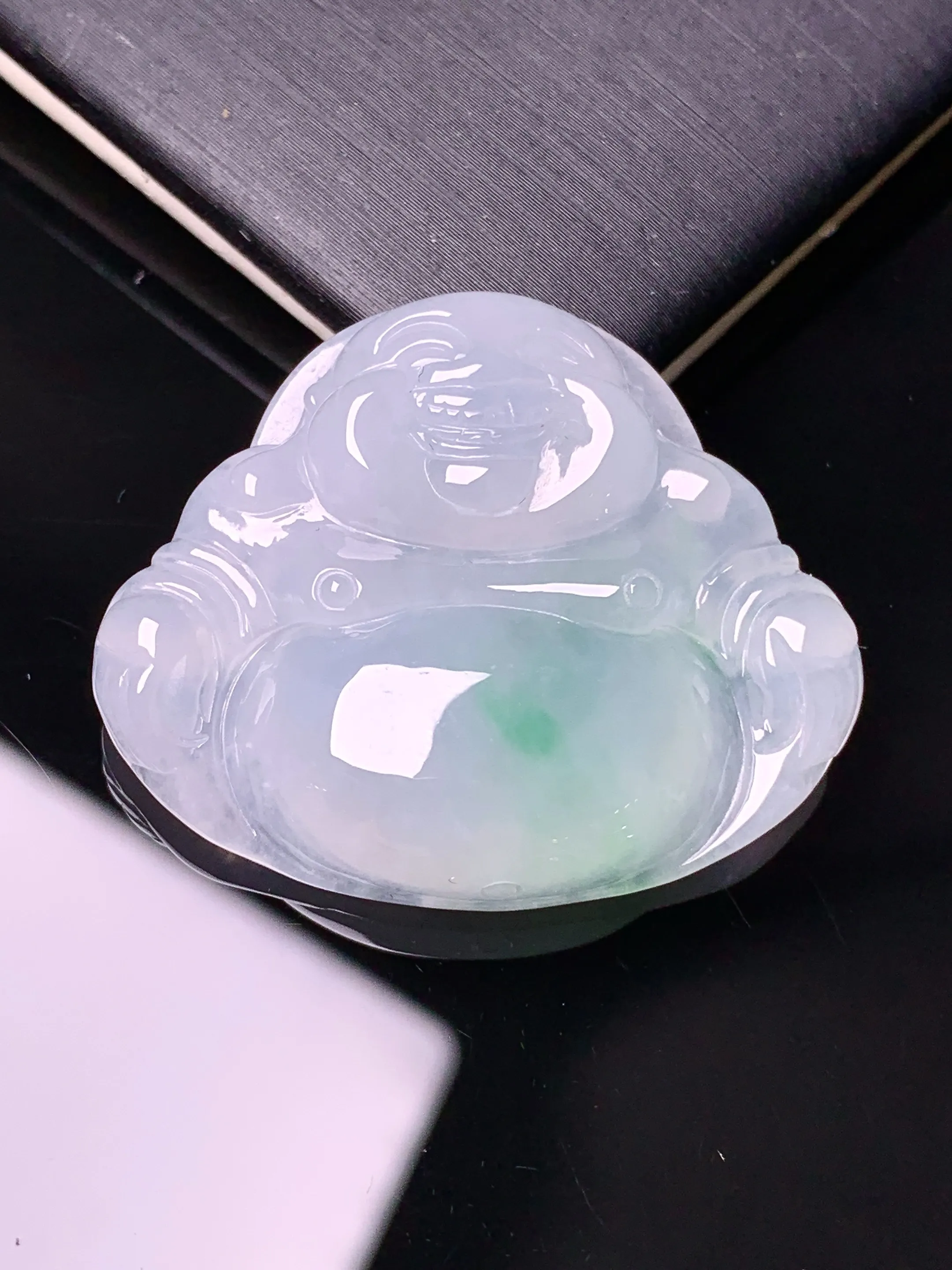 飘绿佛公吊坠 玉质细腻 色泽艳丽清新 整体尺寸28.3*34*6.8