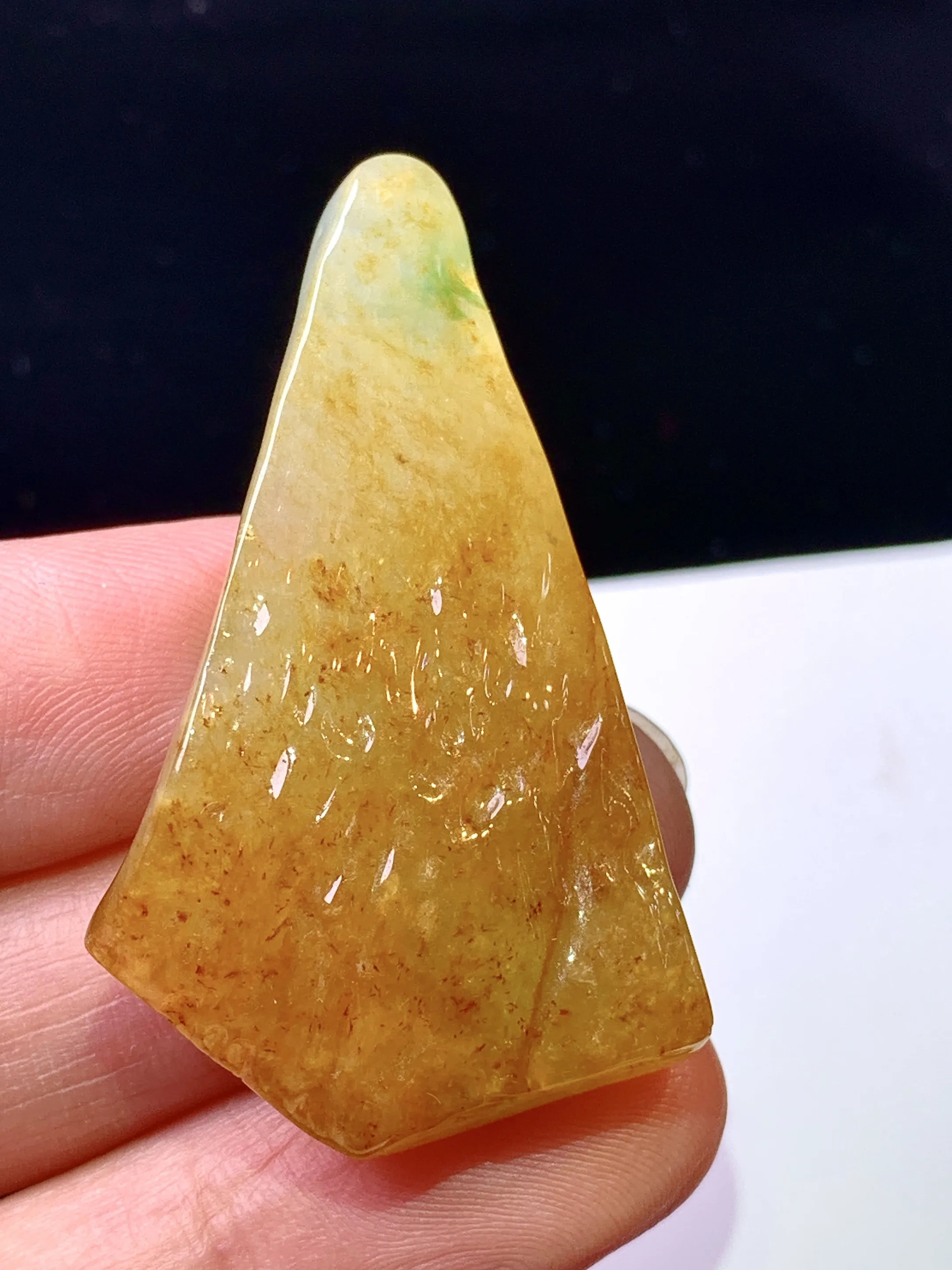 黄翡无相观音菩萨吊坠 玉质细腻 色泽艳丽清新 整体尺寸45.2*26.8*8.5