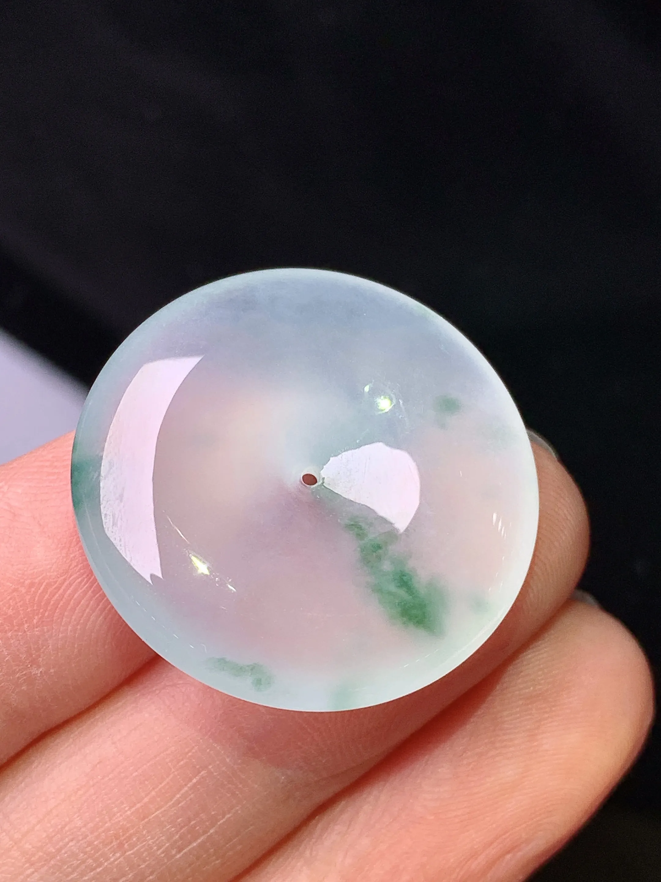 冰种飘绿平安扣吊坠 玉质细腻 色泽艳丽清新 整体尺寸26.3*6