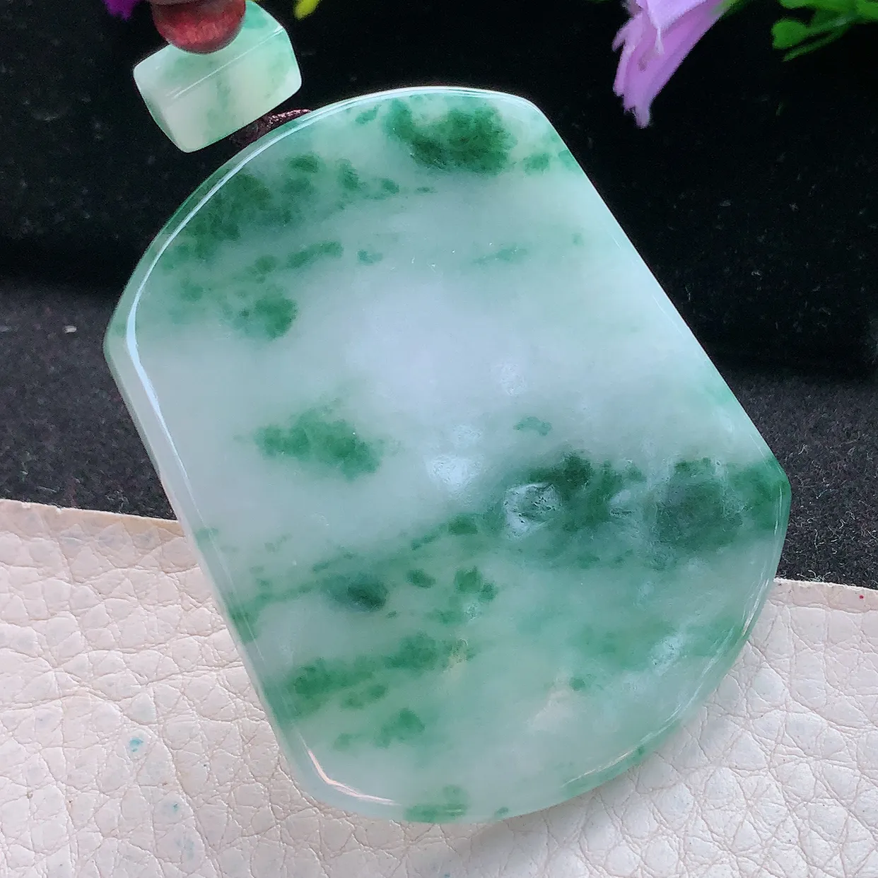 zen实拍55.6*45.5*5.5缅甸翡翠清新飘花灵动平安无事牌玉挂件 毛衣坠