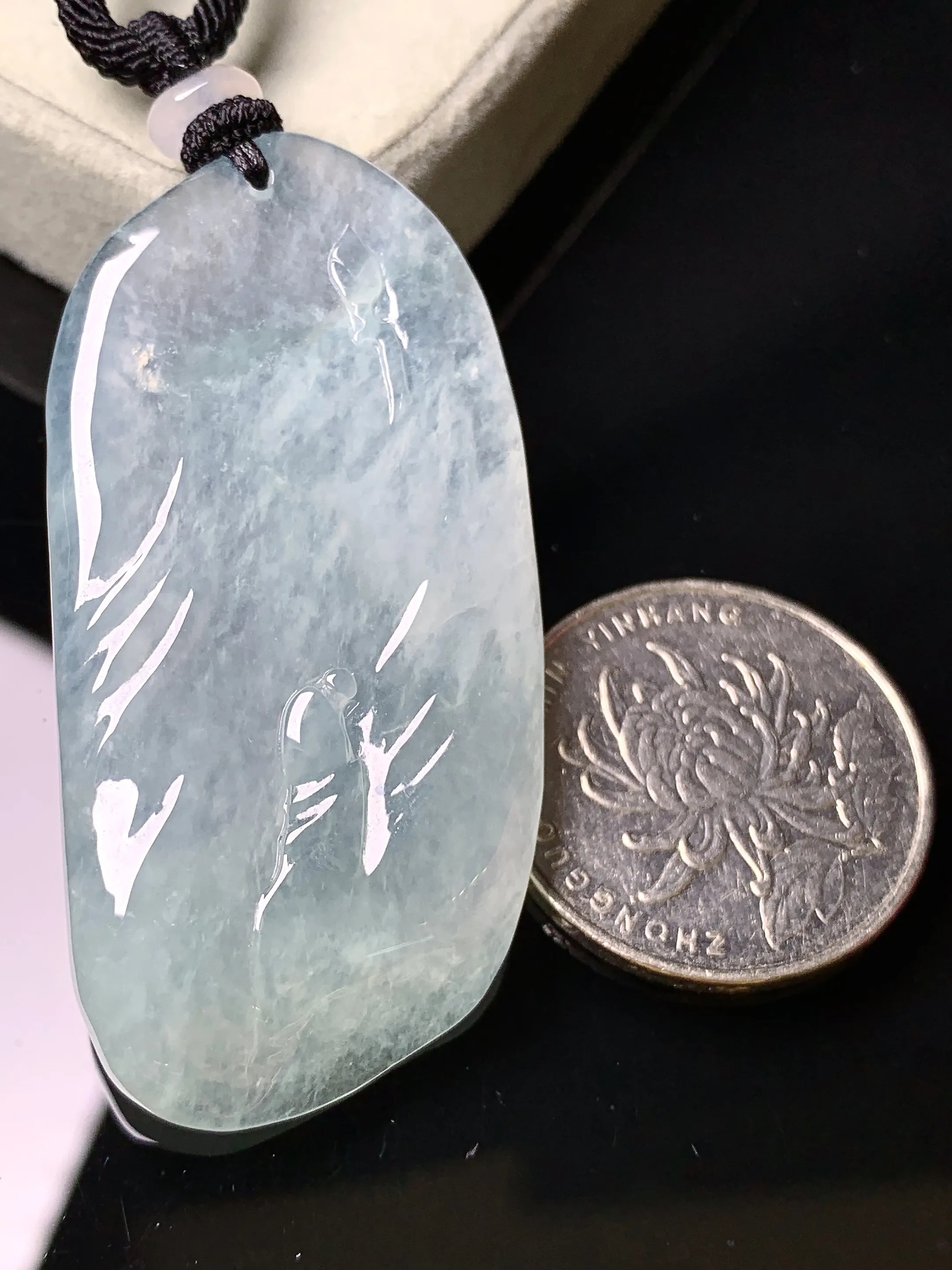 冰种悟道牌吊坠 玉质细腻 色泽艳丽清新 整体尺寸52.8*25.5*6