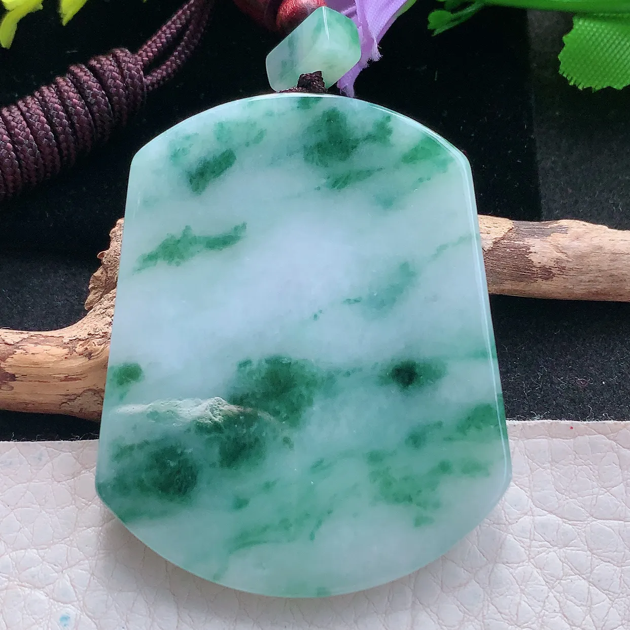 zen实拍55.6*45.5*5.5缅甸翡翠清新飘花灵动平安无事牌玉挂件 毛衣坠