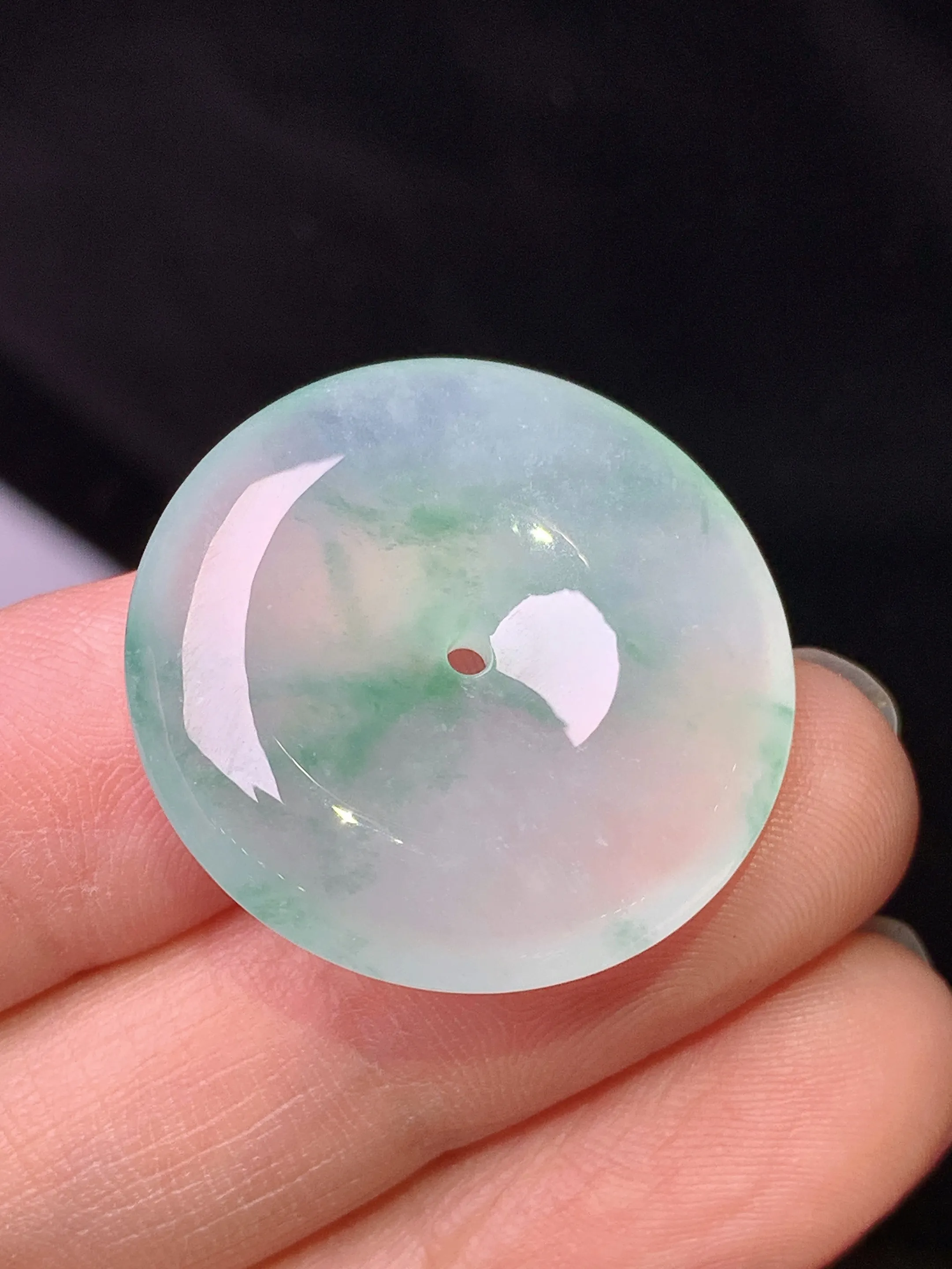 冰种飘绿平安扣吊坠 玉质细腻 色泽艳丽清新 整体尺寸25.6*6.2