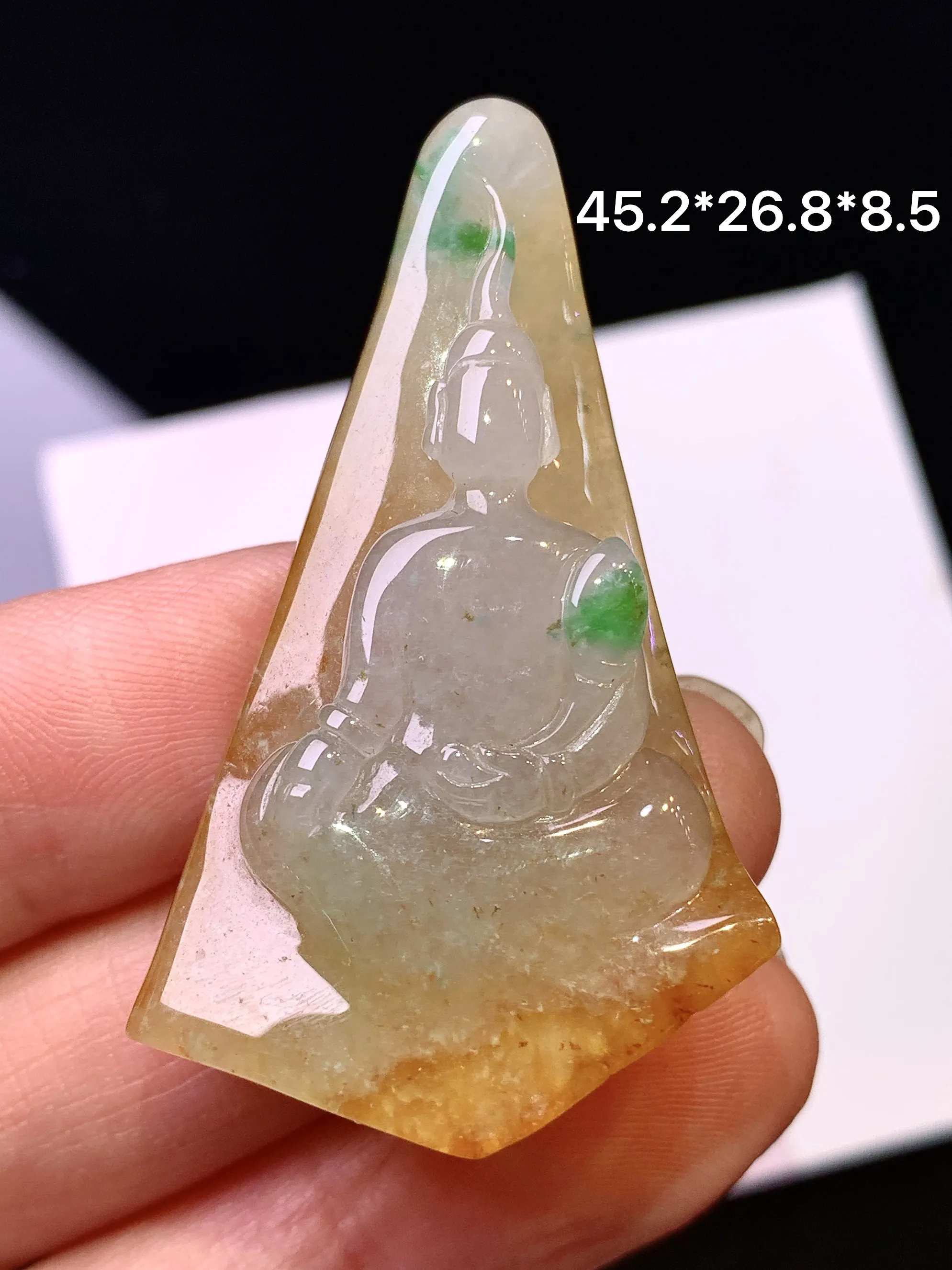 黄翡无相观音菩萨吊坠 玉质细腻 色泽艳丽清新 整体尺寸45.2*26.8*8.5